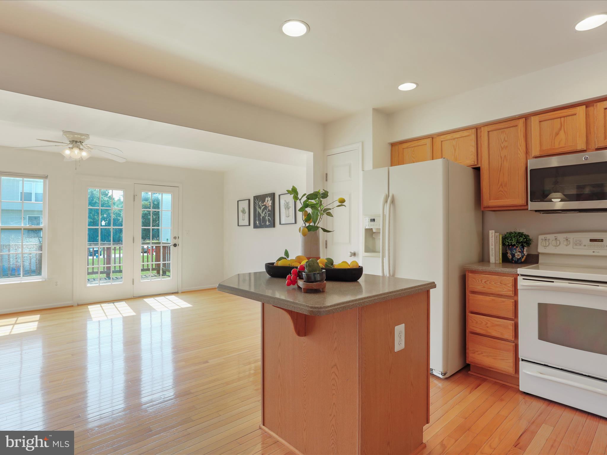 LAKELAND PLACE - Residential