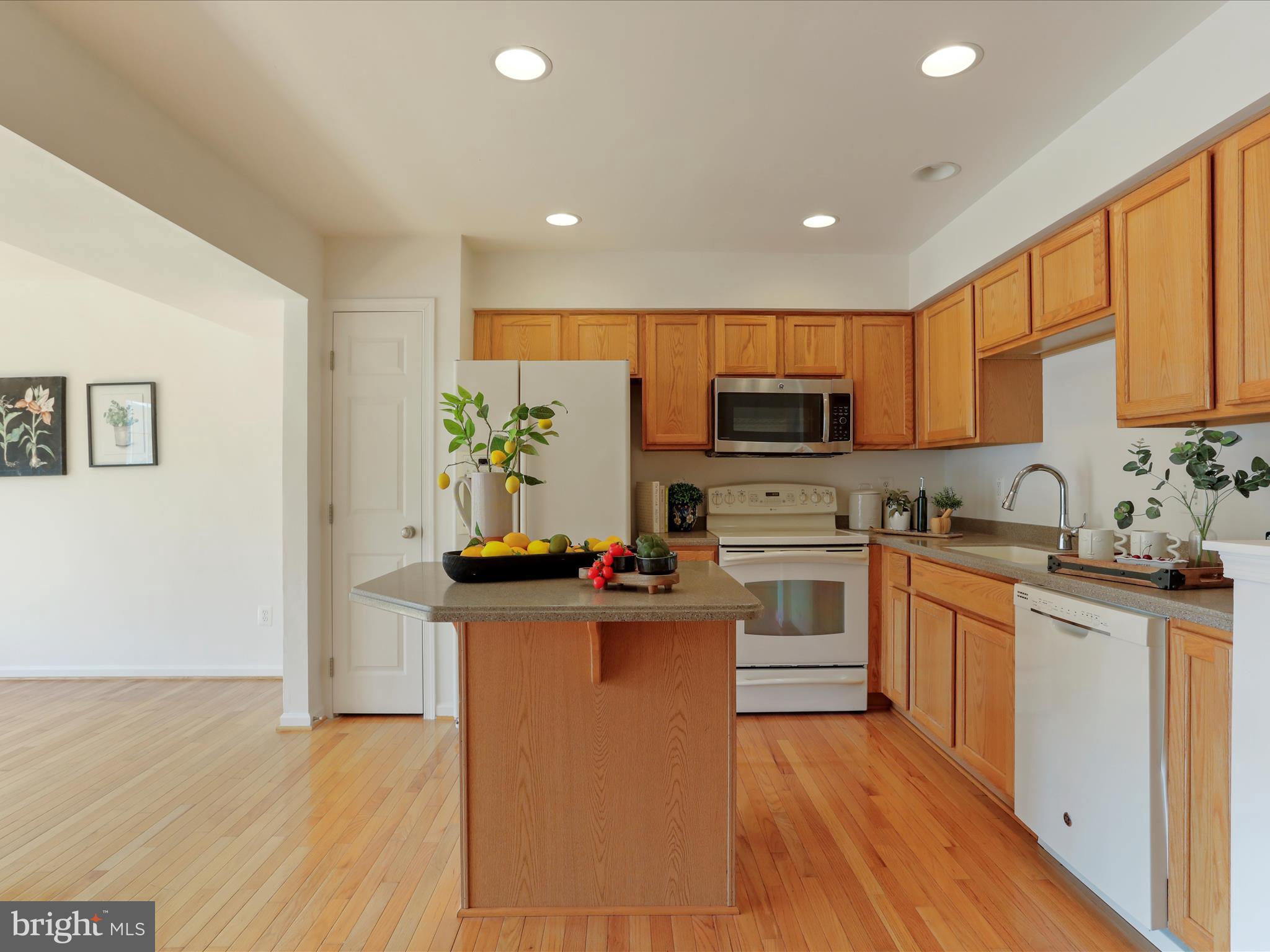 LAKELAND PLACE - Residential