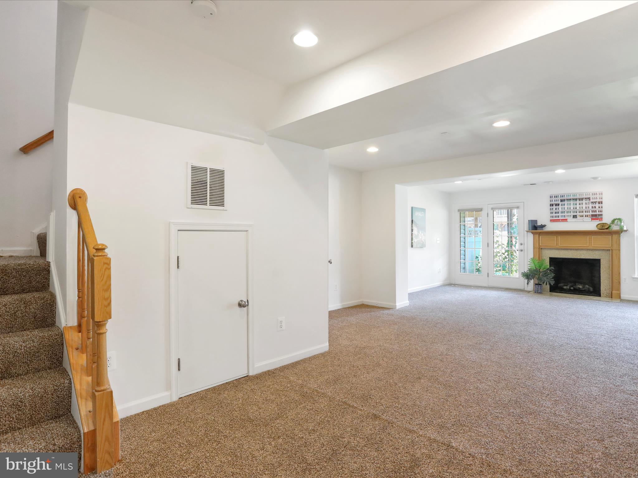 LAKELAND PLACE - Residential