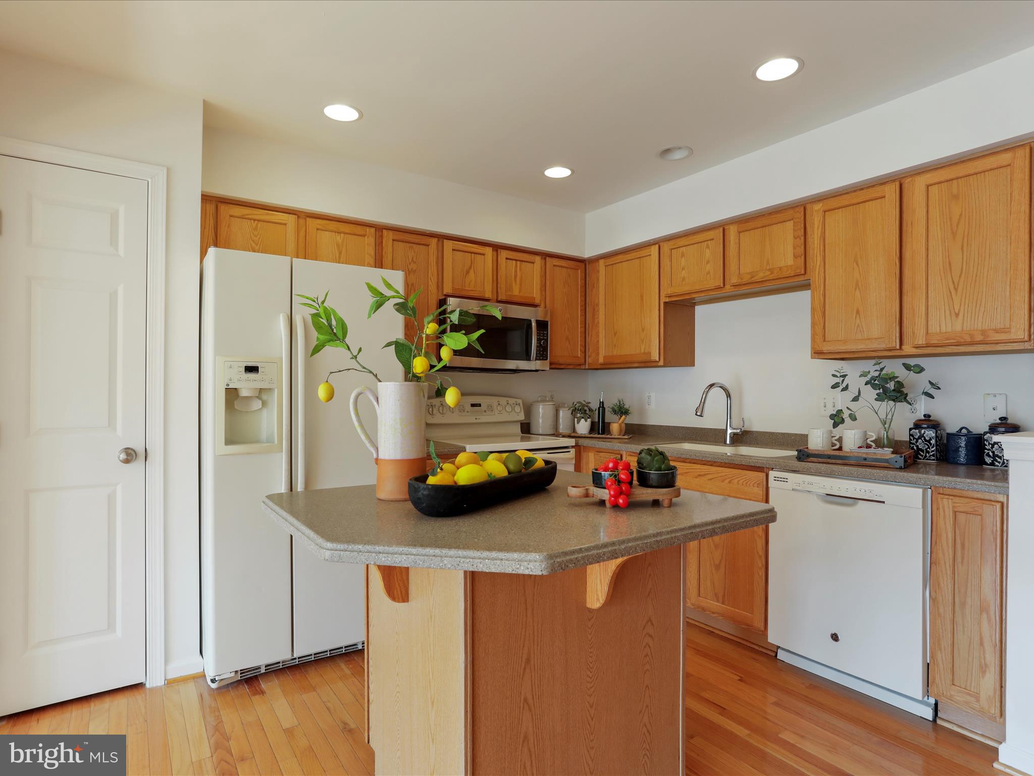 LAKELAND PLACE - Residential