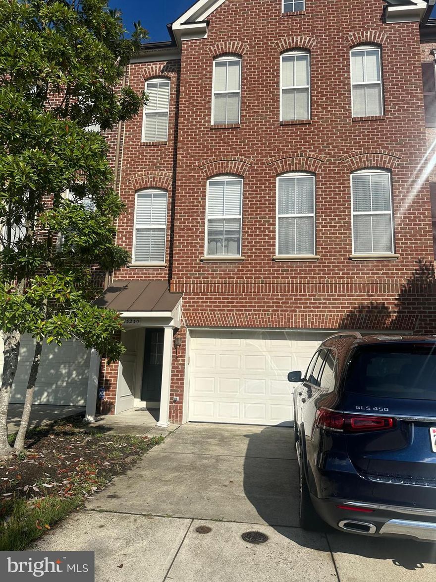 This is a 1 bedroom 1 bathroom rental inside the townhouse. Owner resides in the property. Tenant has the usage of LR, FR, kitchen and laundry. All utilities are included in rent. Please call for details