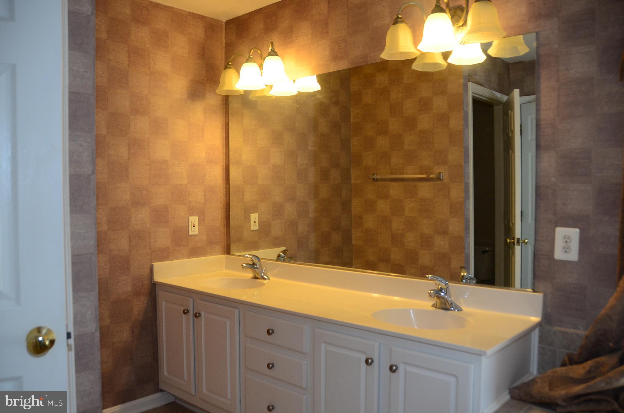 LOUDOUN PARKWAY CENTER - Residential Lease