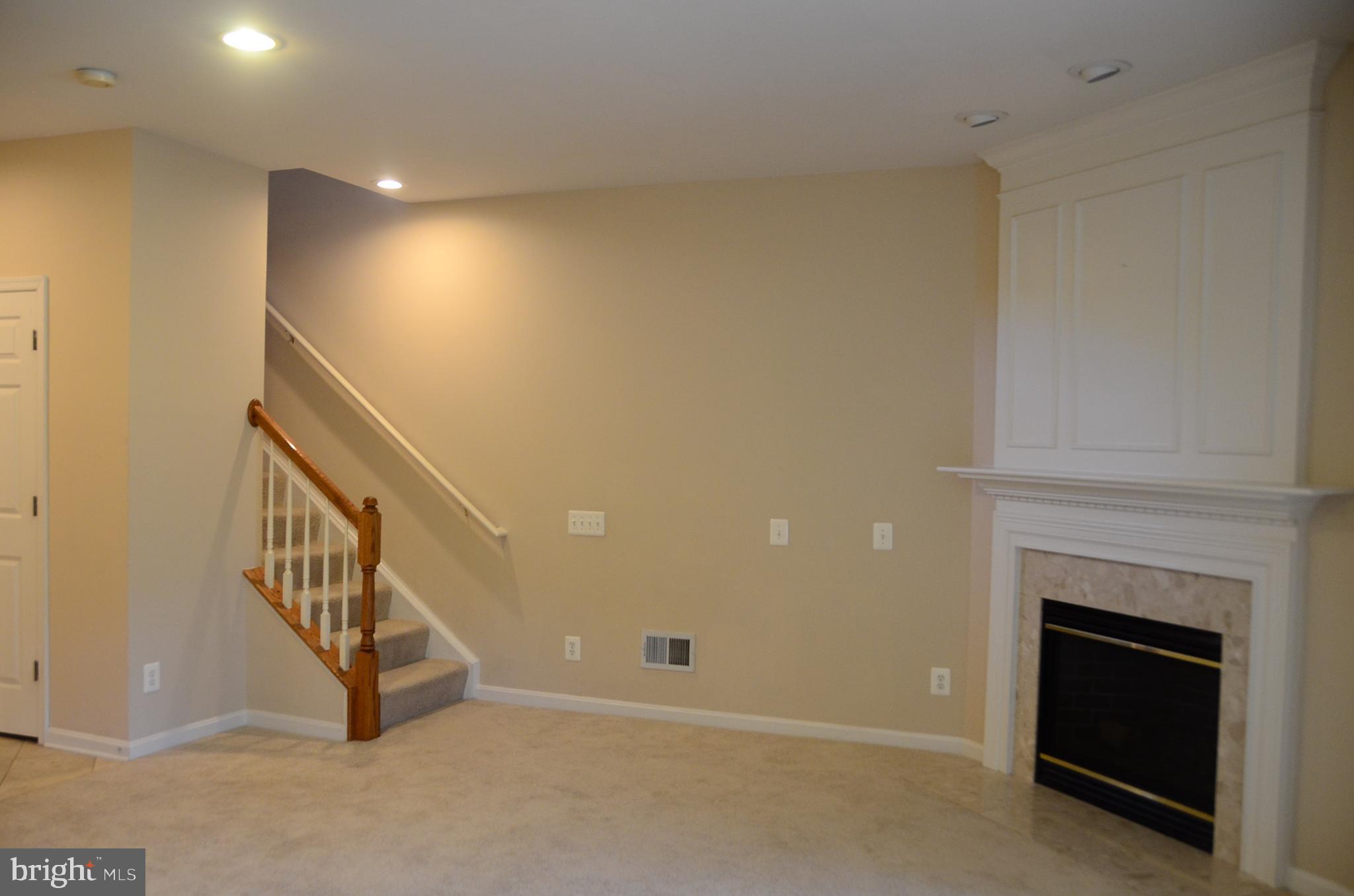 LOUDOUN PARKWAY CENTER - Residential Lease