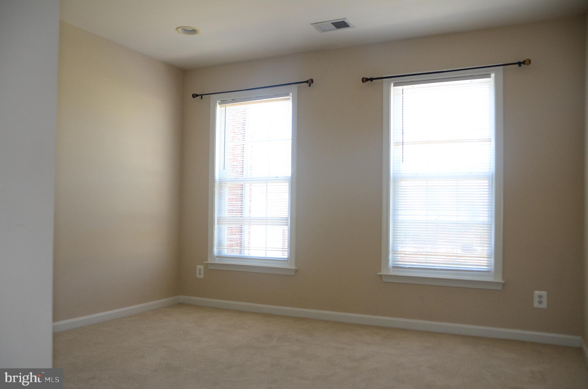 LOUDOUN PARKWAY CENTER - Residential Lease