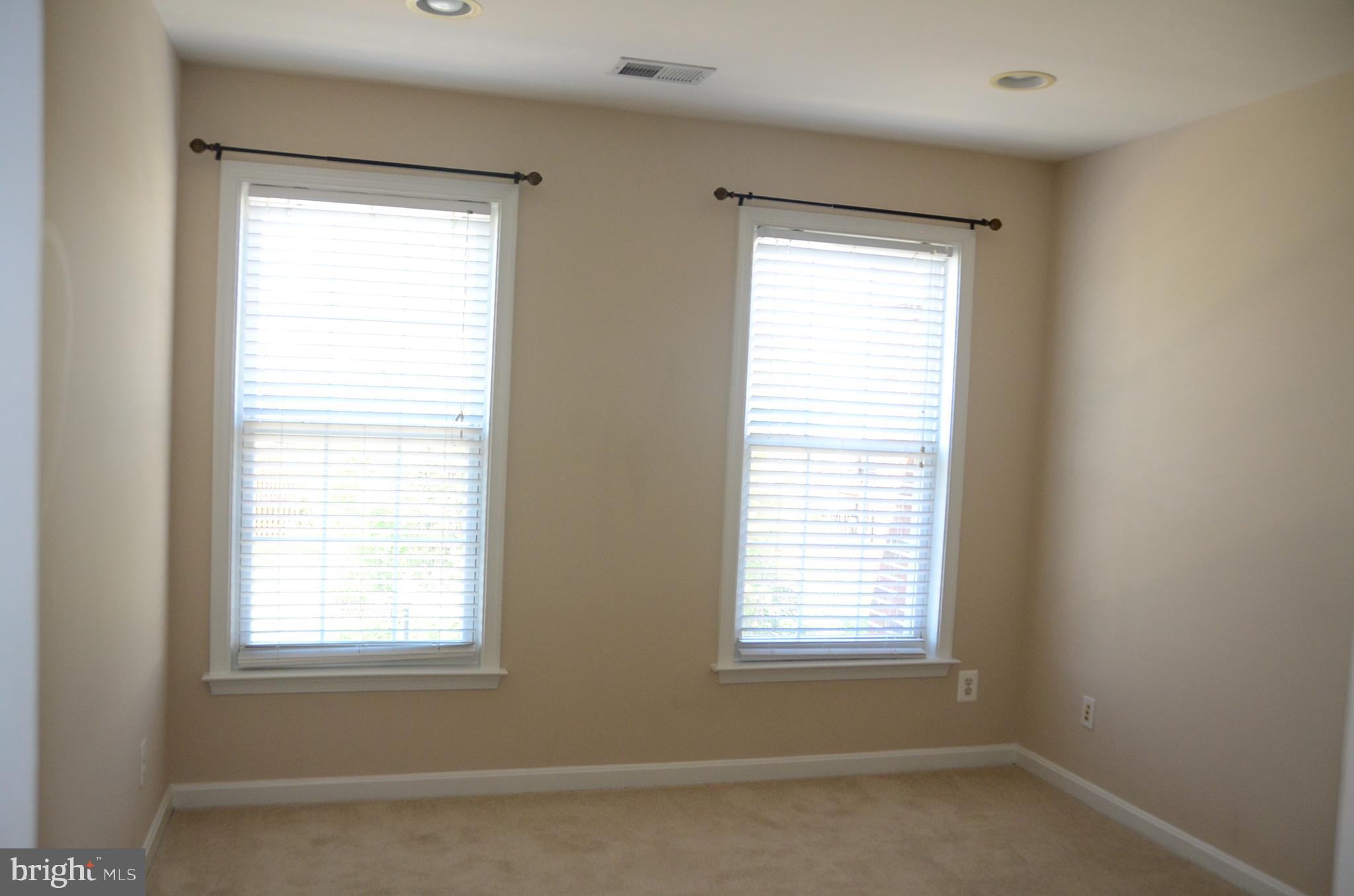 LOUDOUN PARKWAY CENTER - Residential Lease