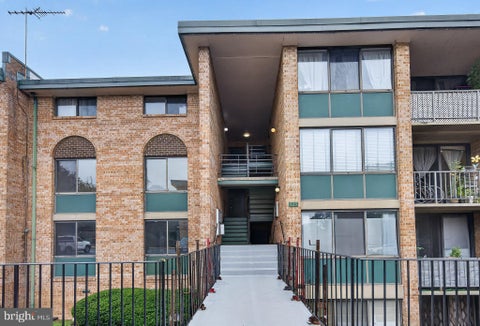 Photo of 525 N Armistead Street #101, ALEXANDRIA, VA 22312 (MLS # VAAX2066960)