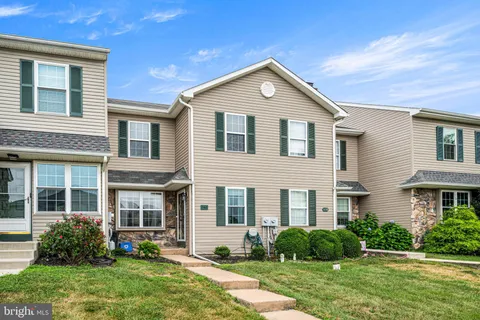 1160 Pin Oak Drive, Perkiomenville, PA 18074 - MLS#: PAMC2152850