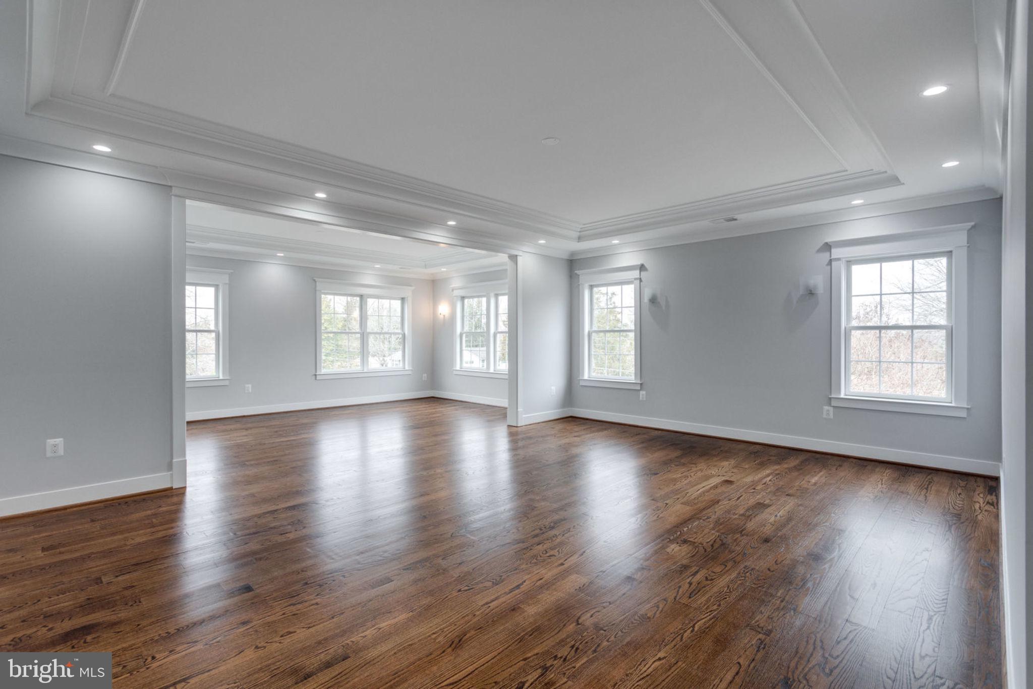 MCLEAN MANOR - Residential