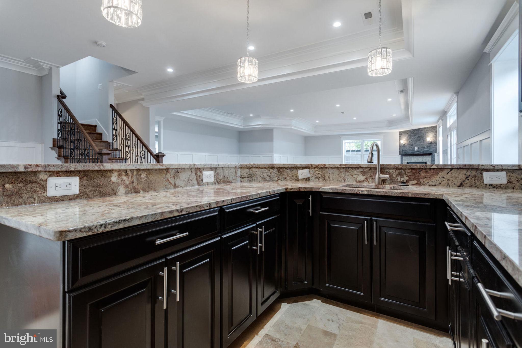 MCLEAN MANOR - Residential