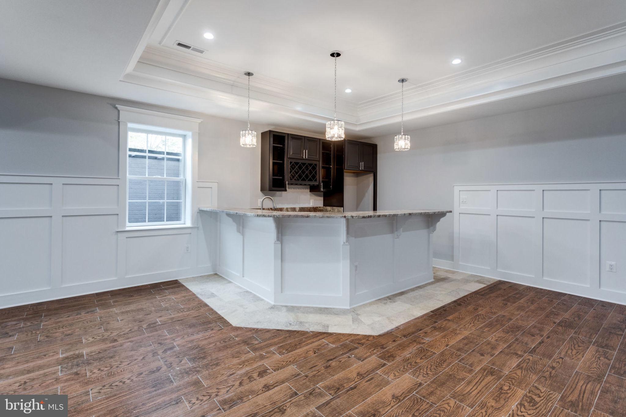 MCLEAN MANOR - Residential