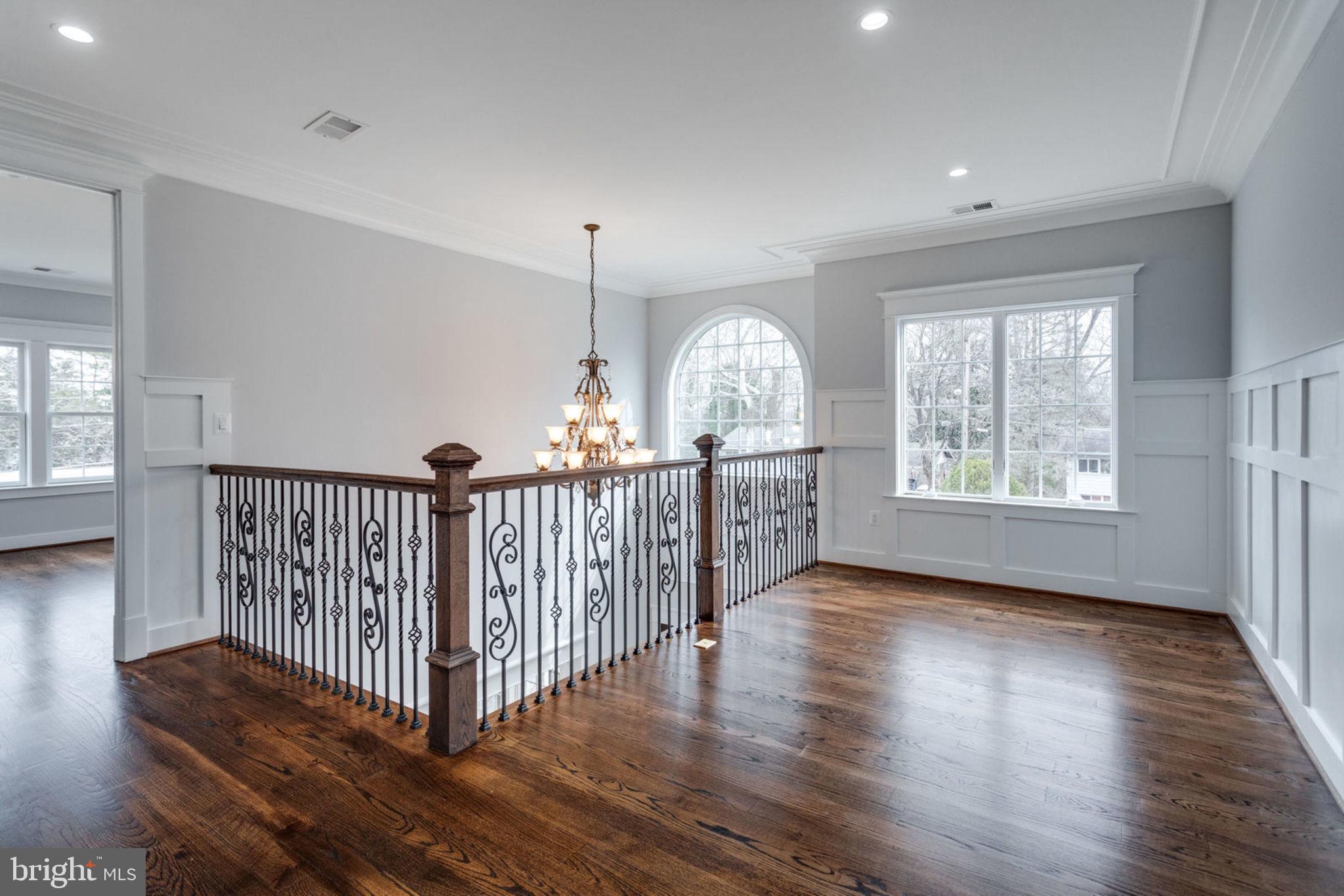 MCLEAN MANOR - Residential