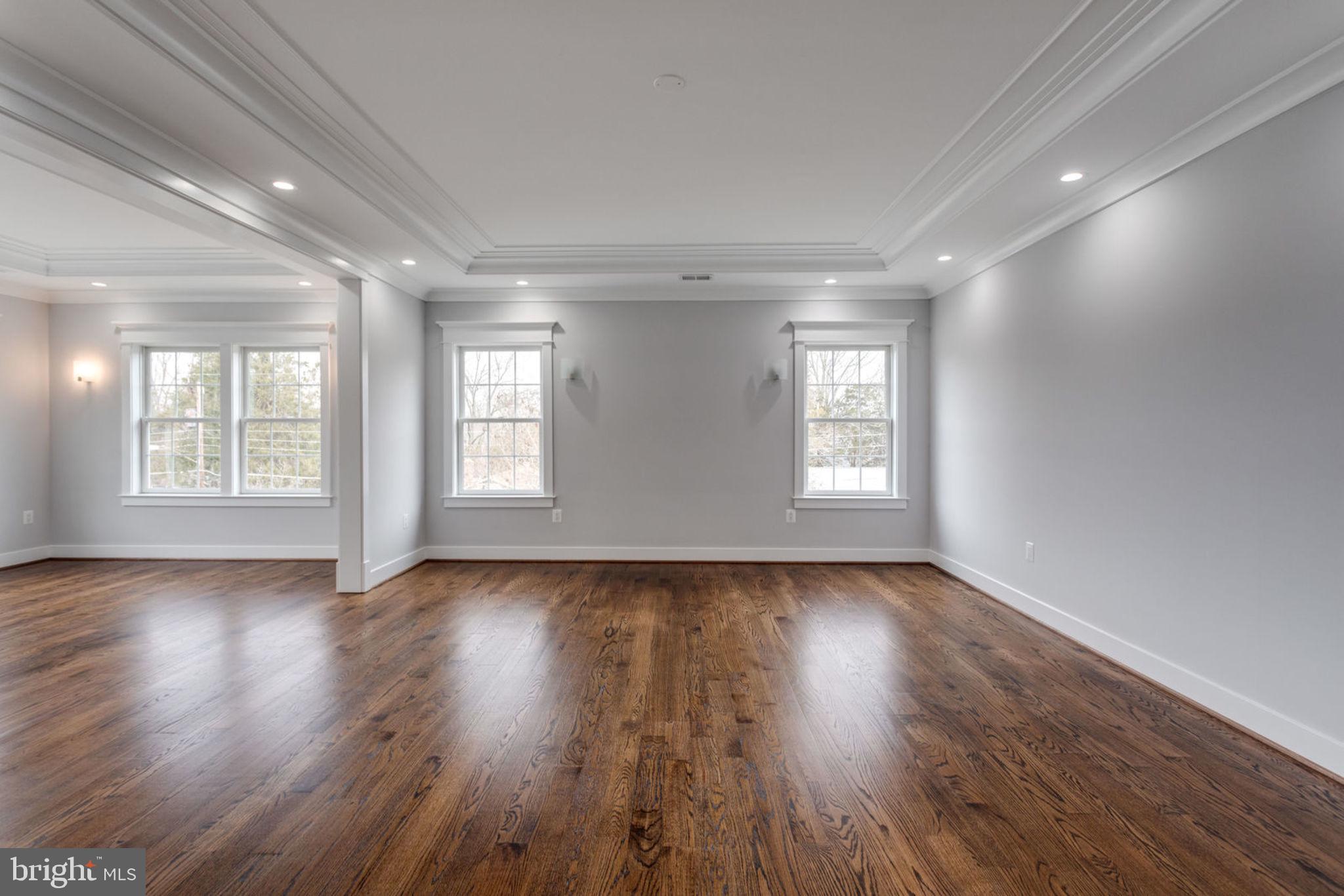 MCLEAN MANOR - Residential