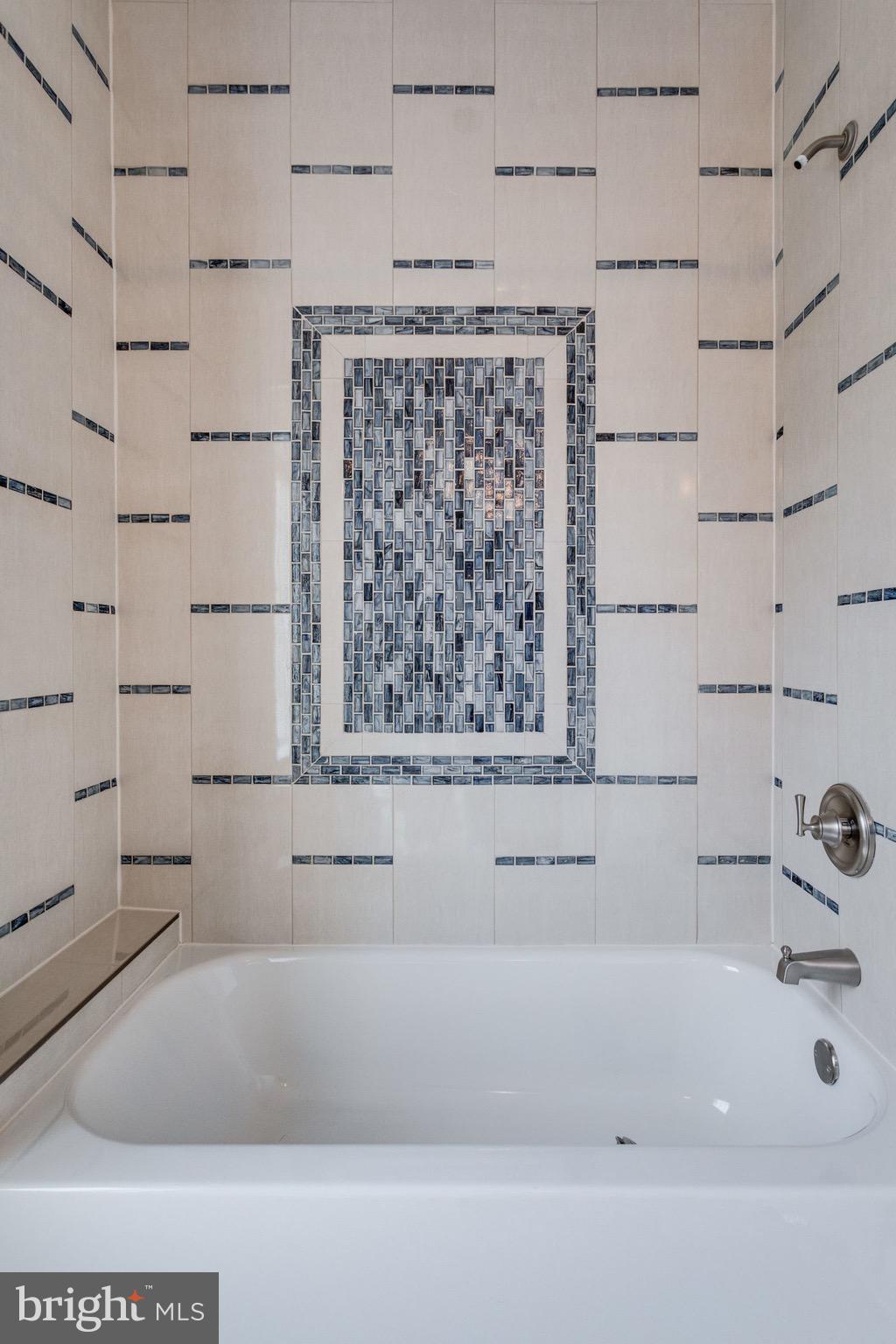 MCLEAN MANOR - Residential