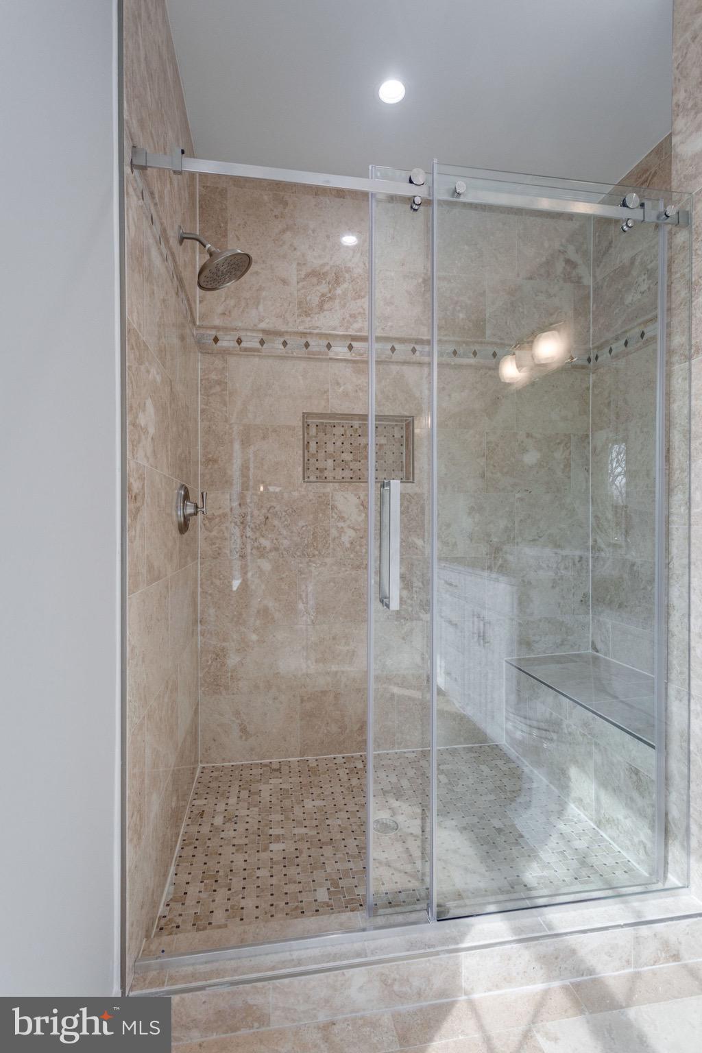 MCLEAN MANOR - Residential