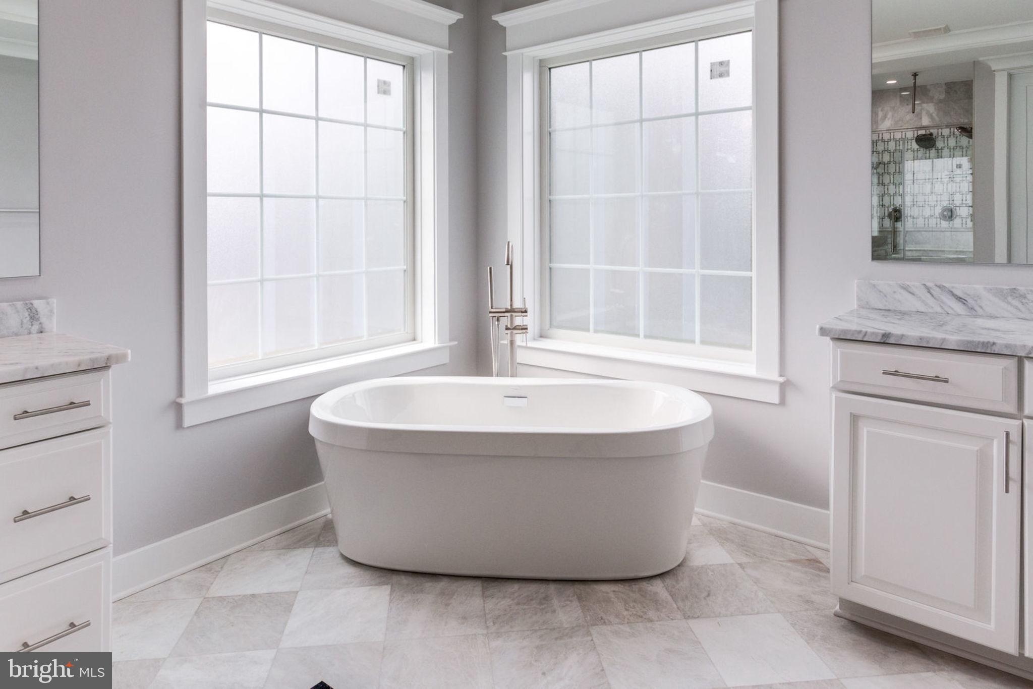 MCLEAN MANOR - Residential