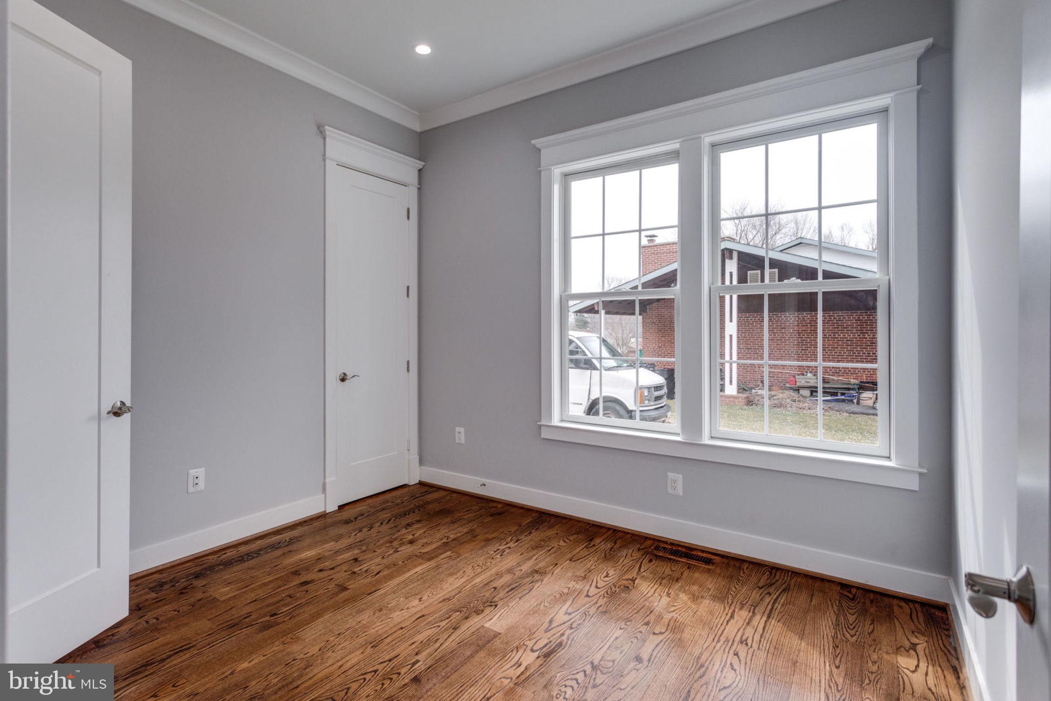 MCLEAN MANOR - Residential