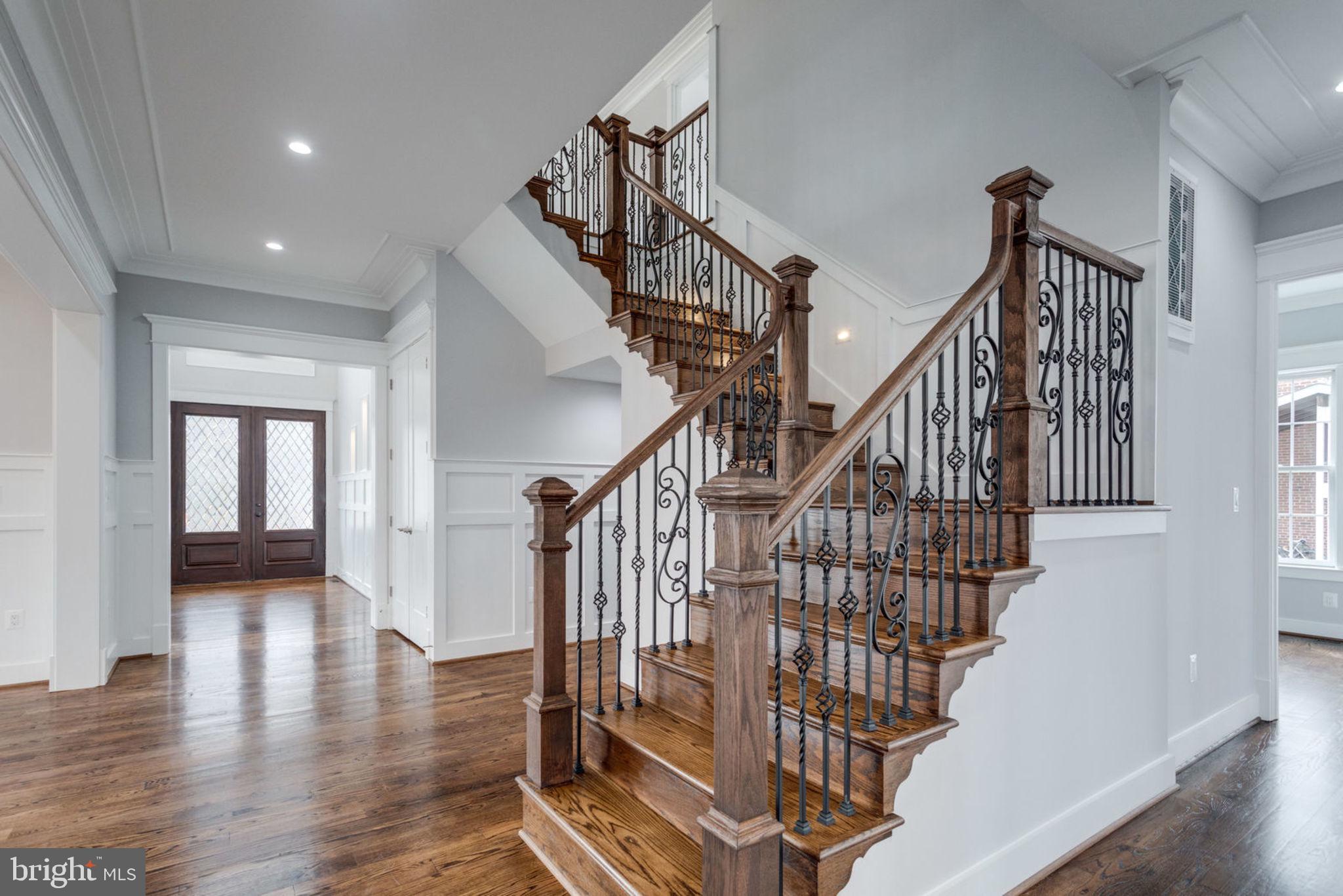 MCLEAN MANOR - Residential