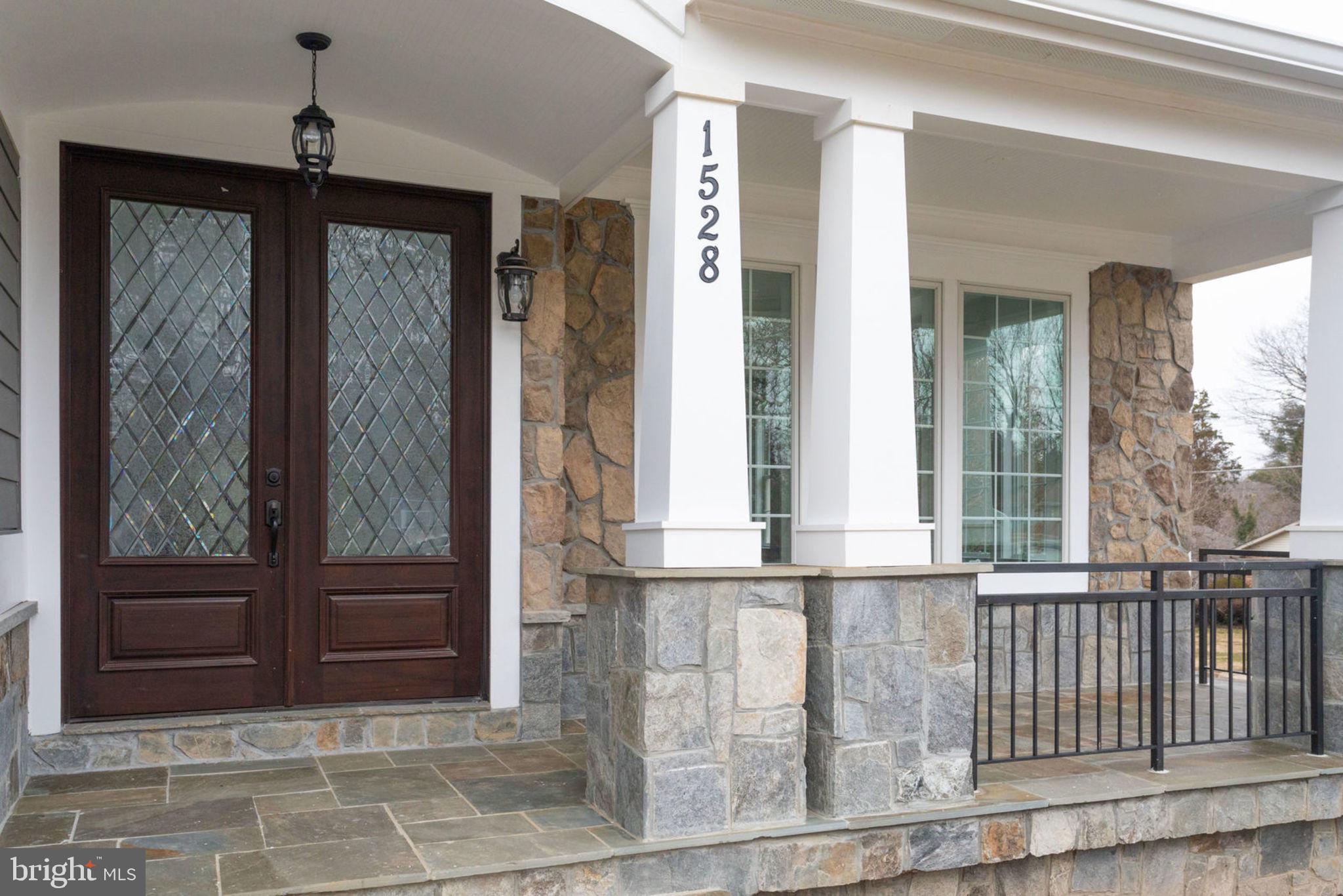 MCLEAN MANOR - Residential