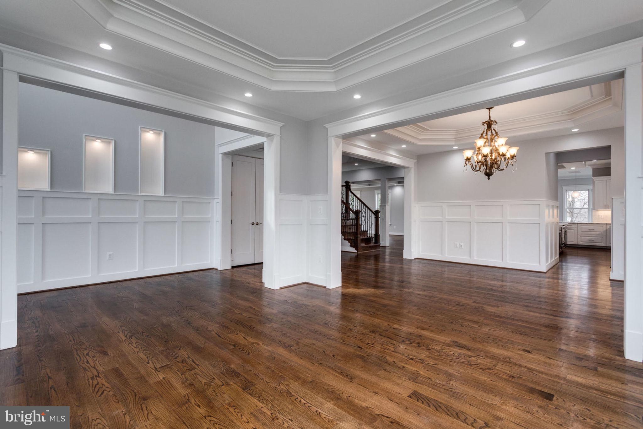 MCLEAN MANOR - Residential