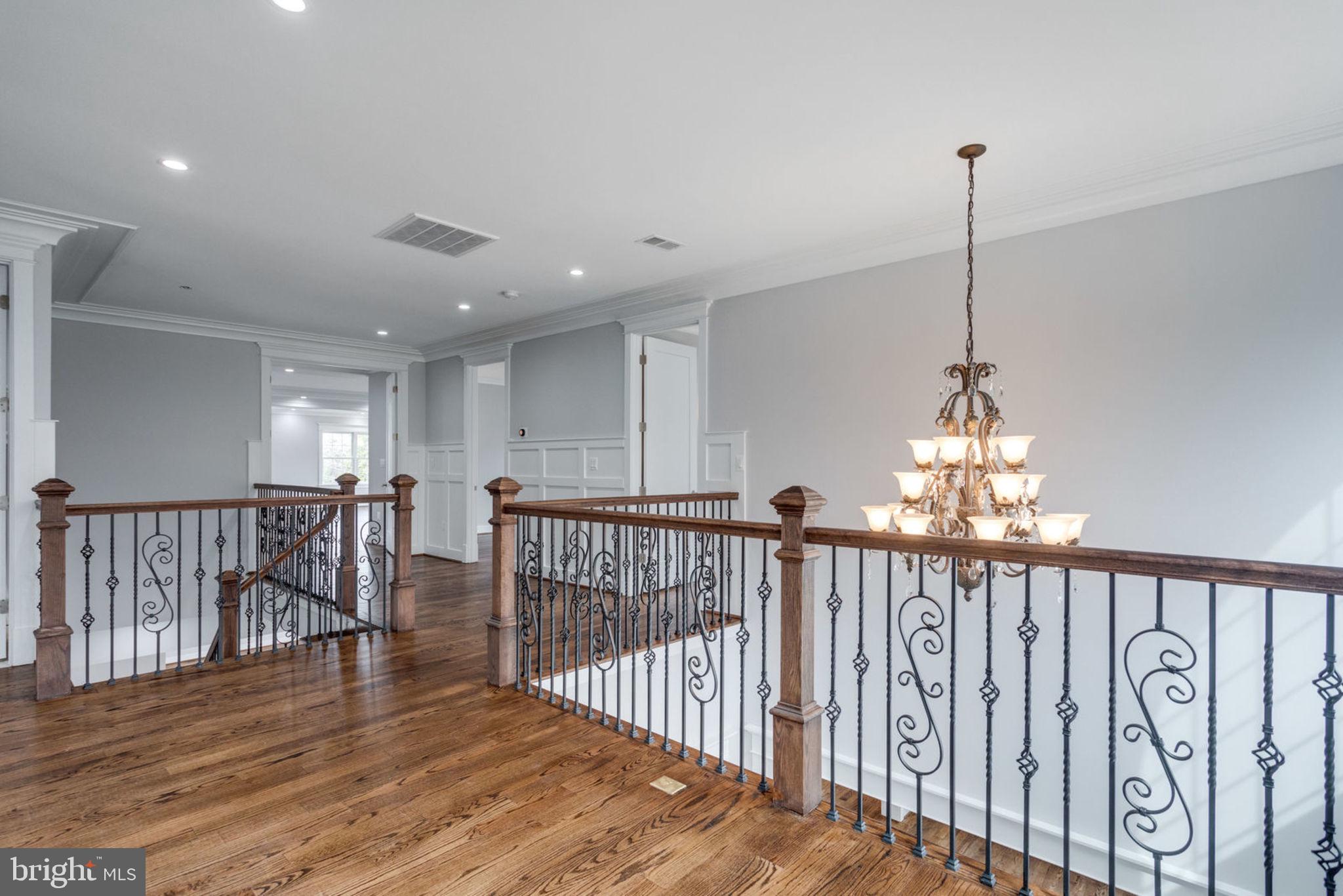 MCLEAN MANOR - Residential