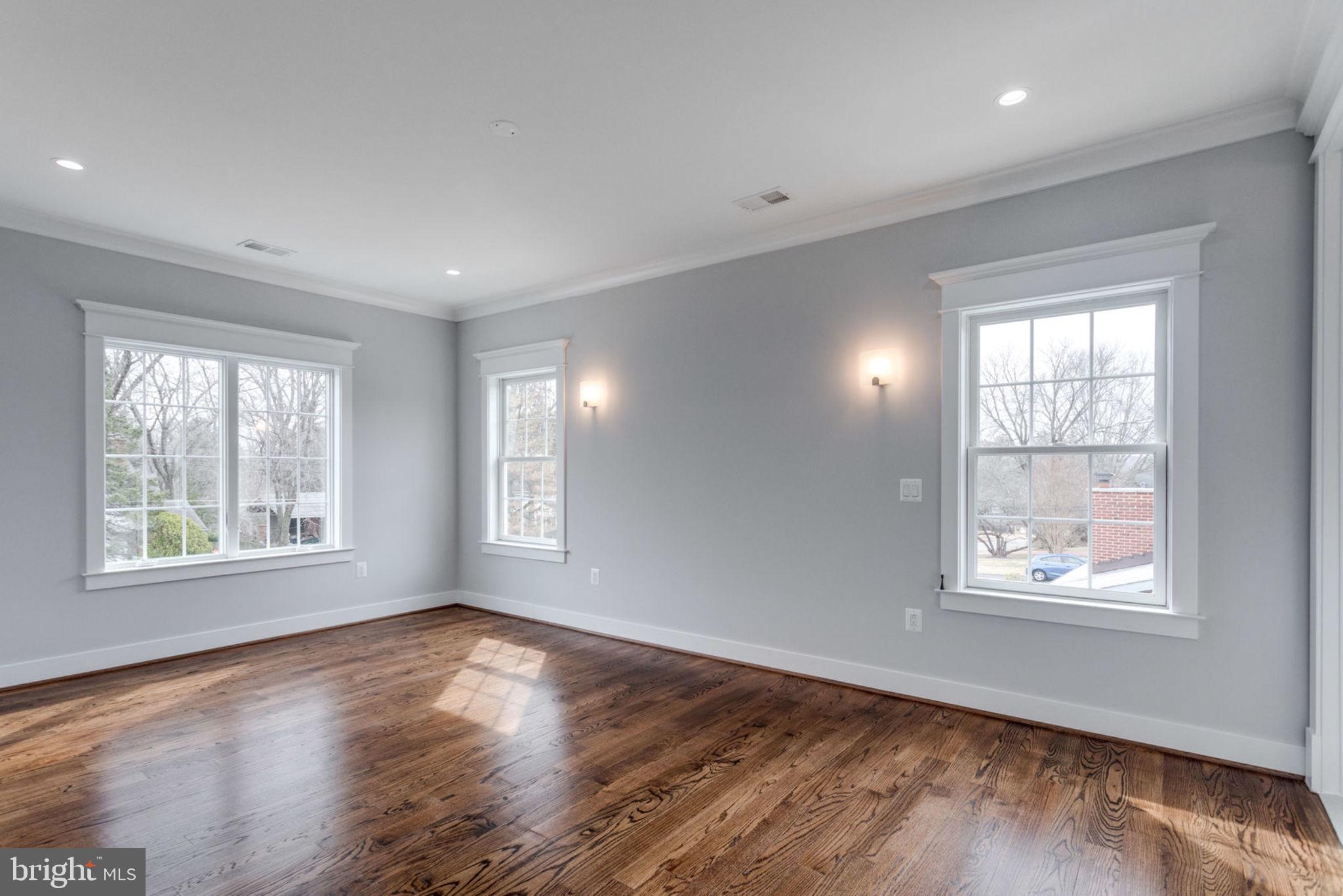 MCLEAN MANOR - Residential