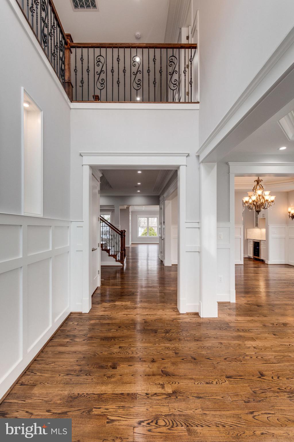 MCLEAN MANOR - Residential