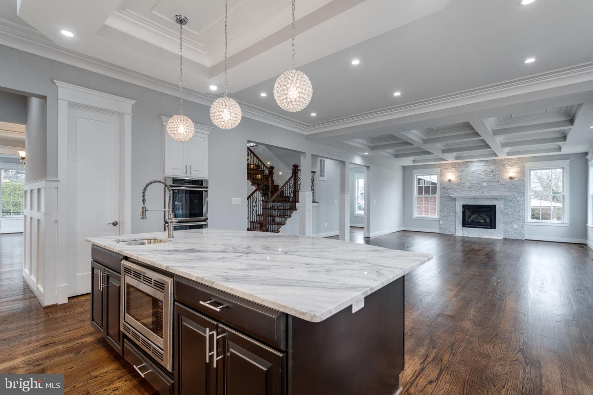 MCLEAN MANOR - Residential