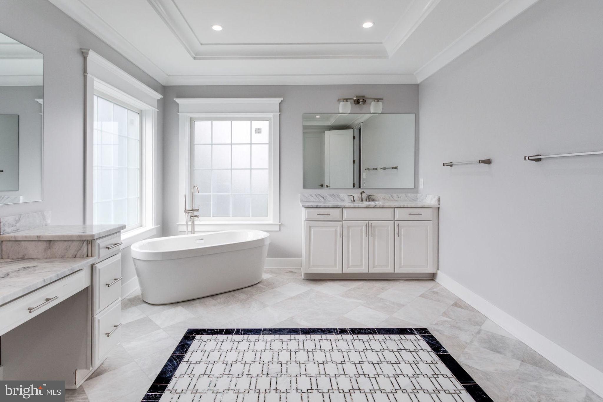 MCLEAN MANOR - Residential