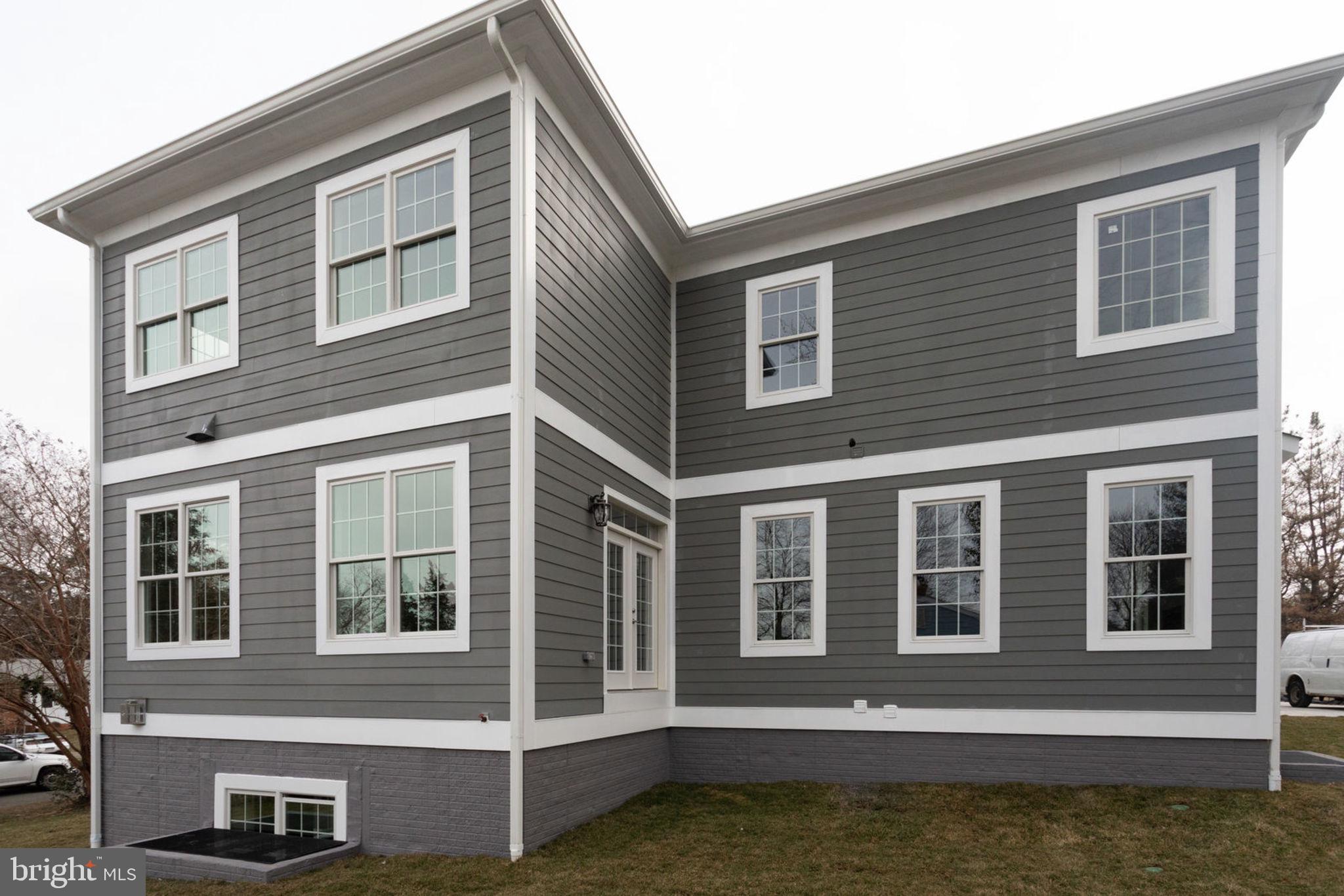 MCLEAN MANOR - Residential