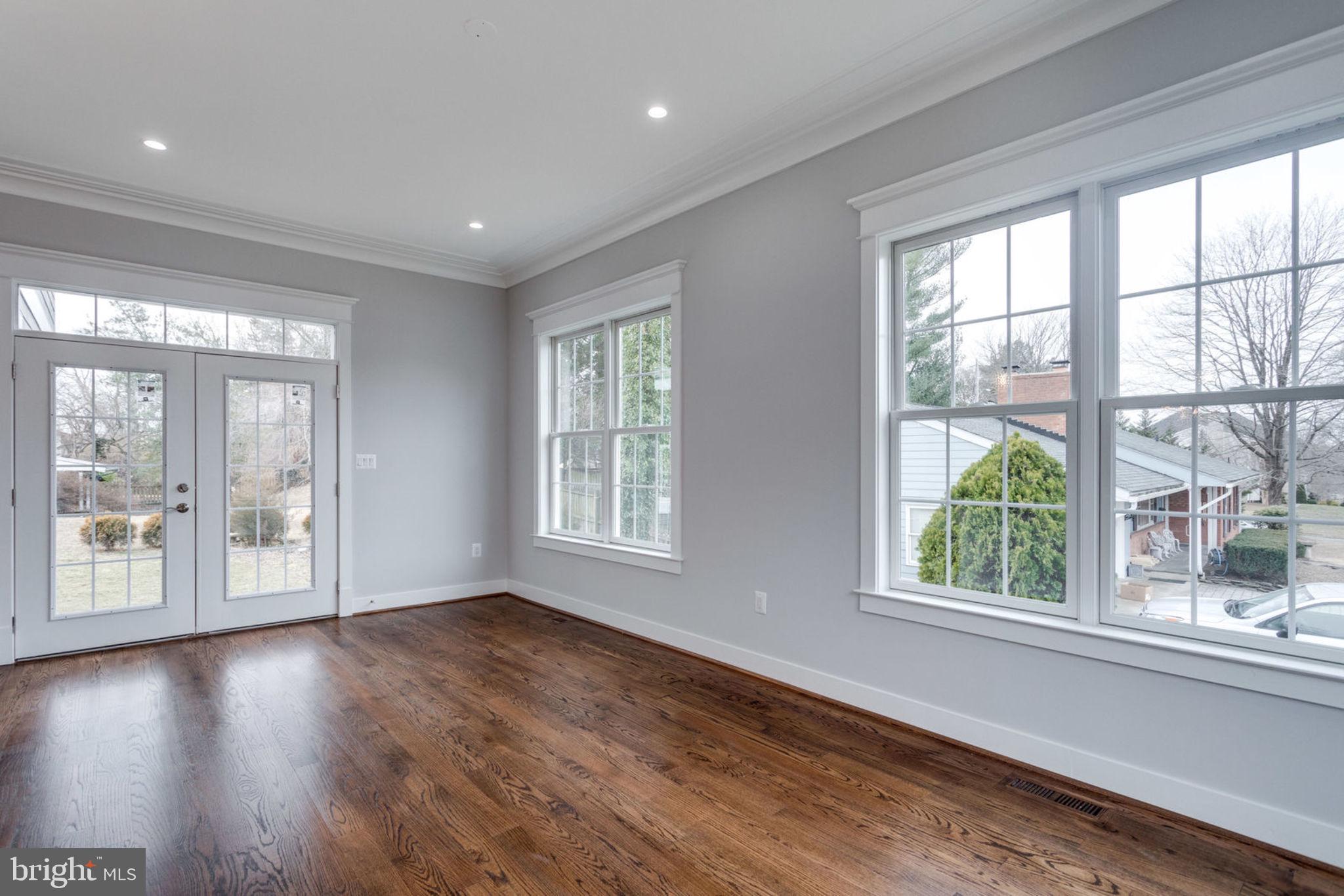 MCLEAN MANOR - Residential