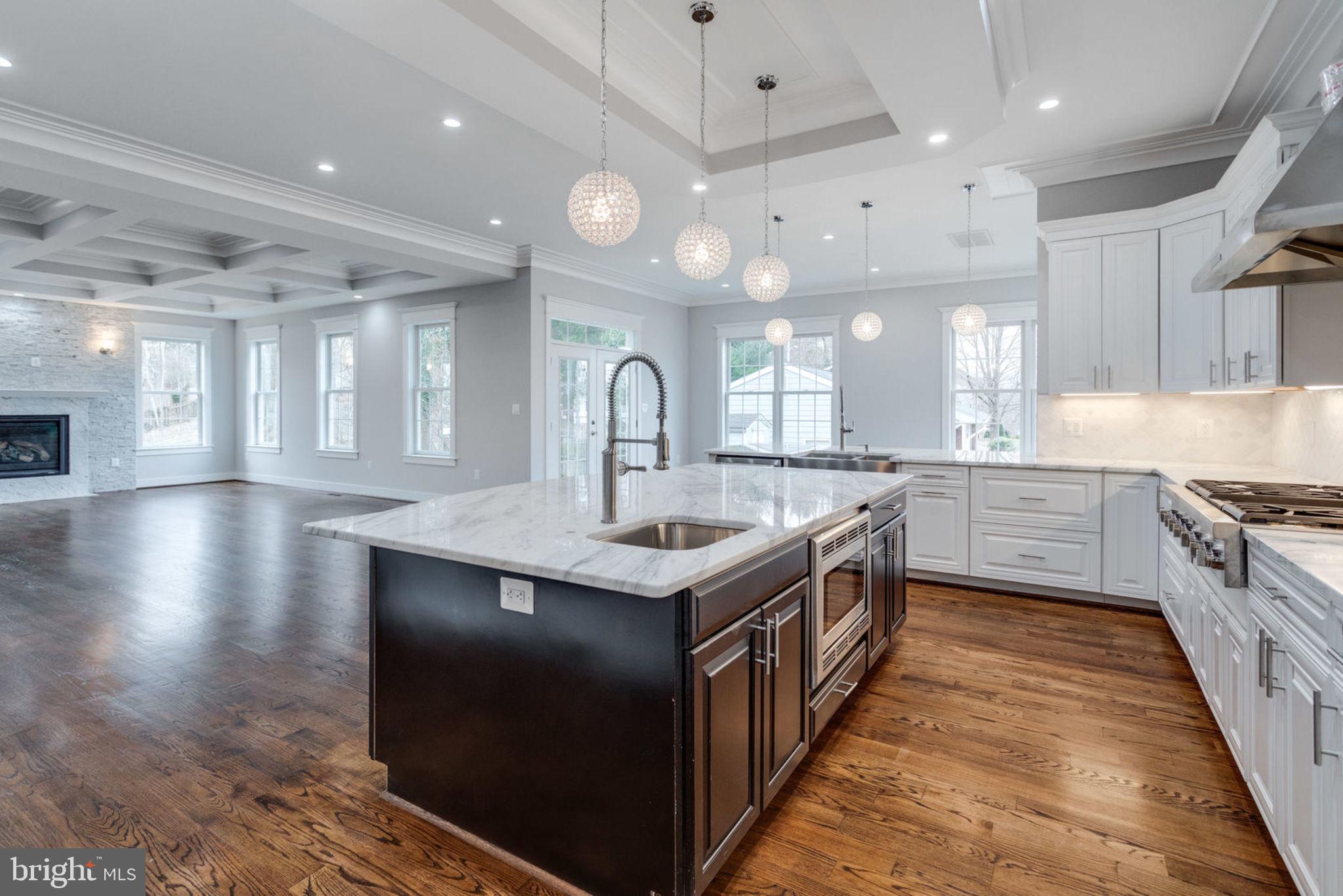 MCLEAN MANOR - Residential