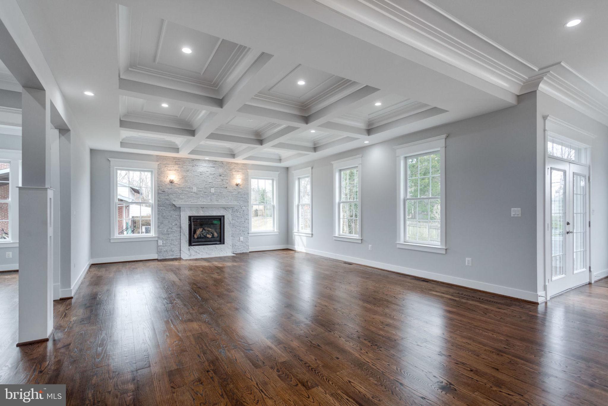 MCLEAN MANOR - Residential