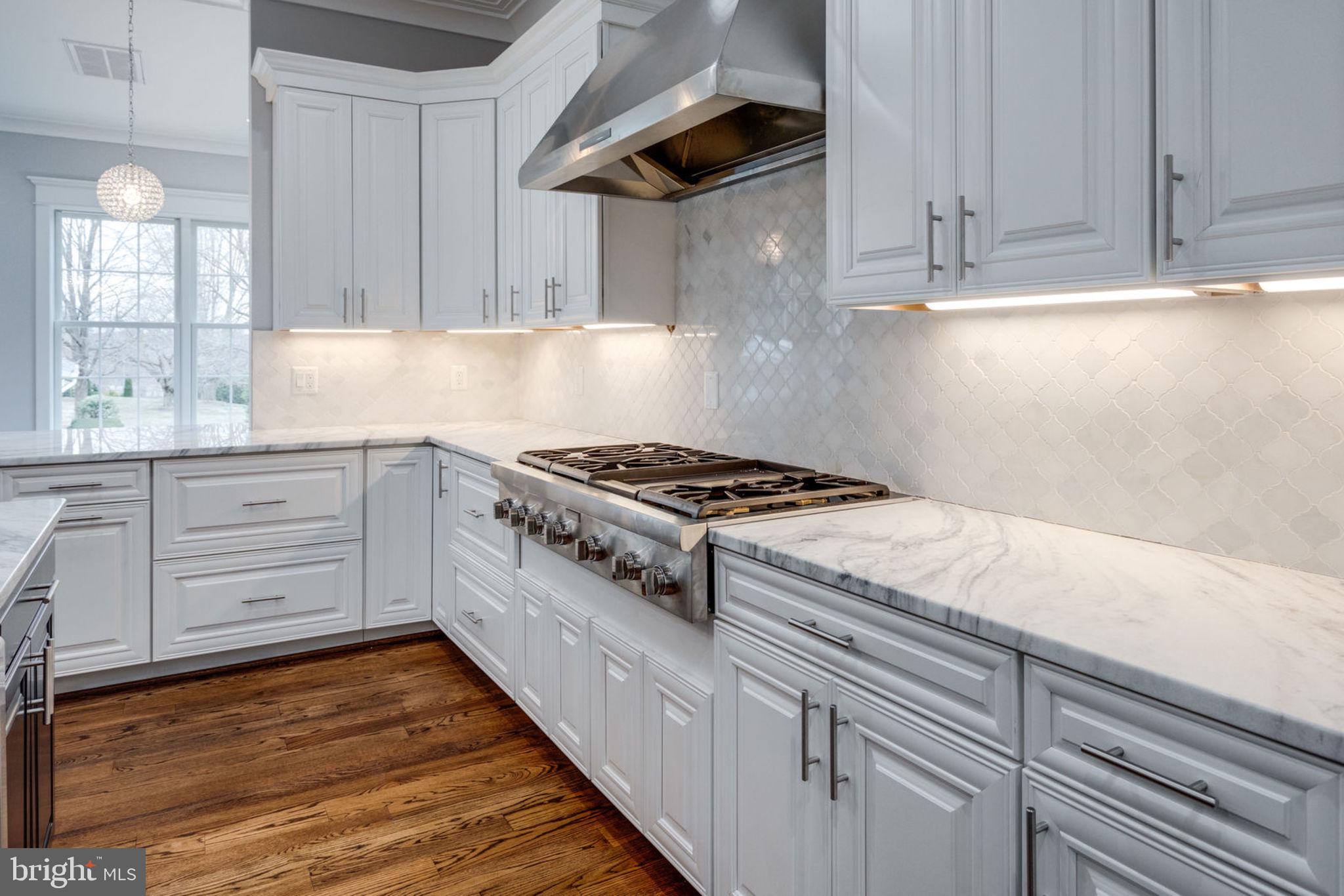 MCLEAN MANOR - Residential