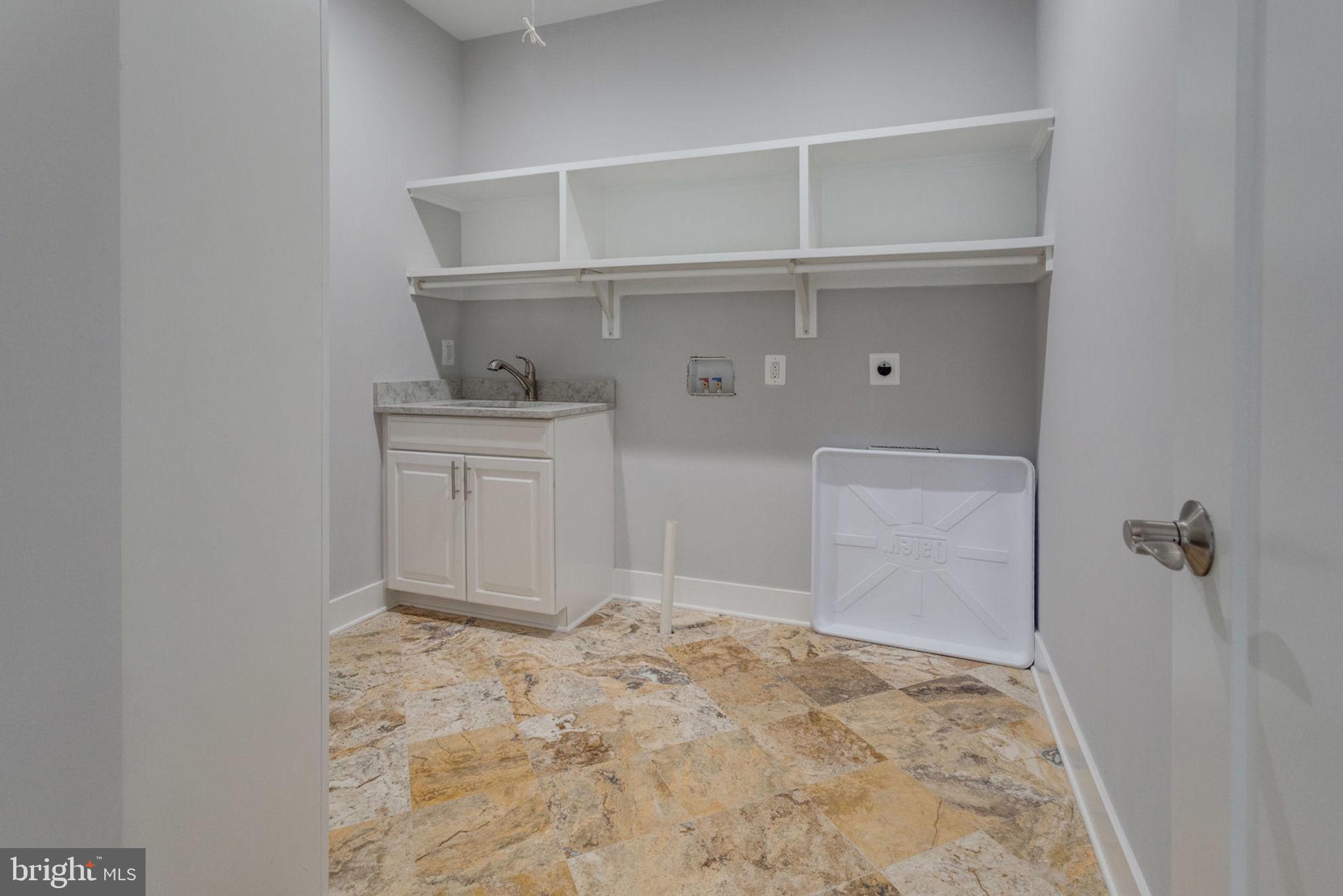 MCLEAN MANOR - Residential