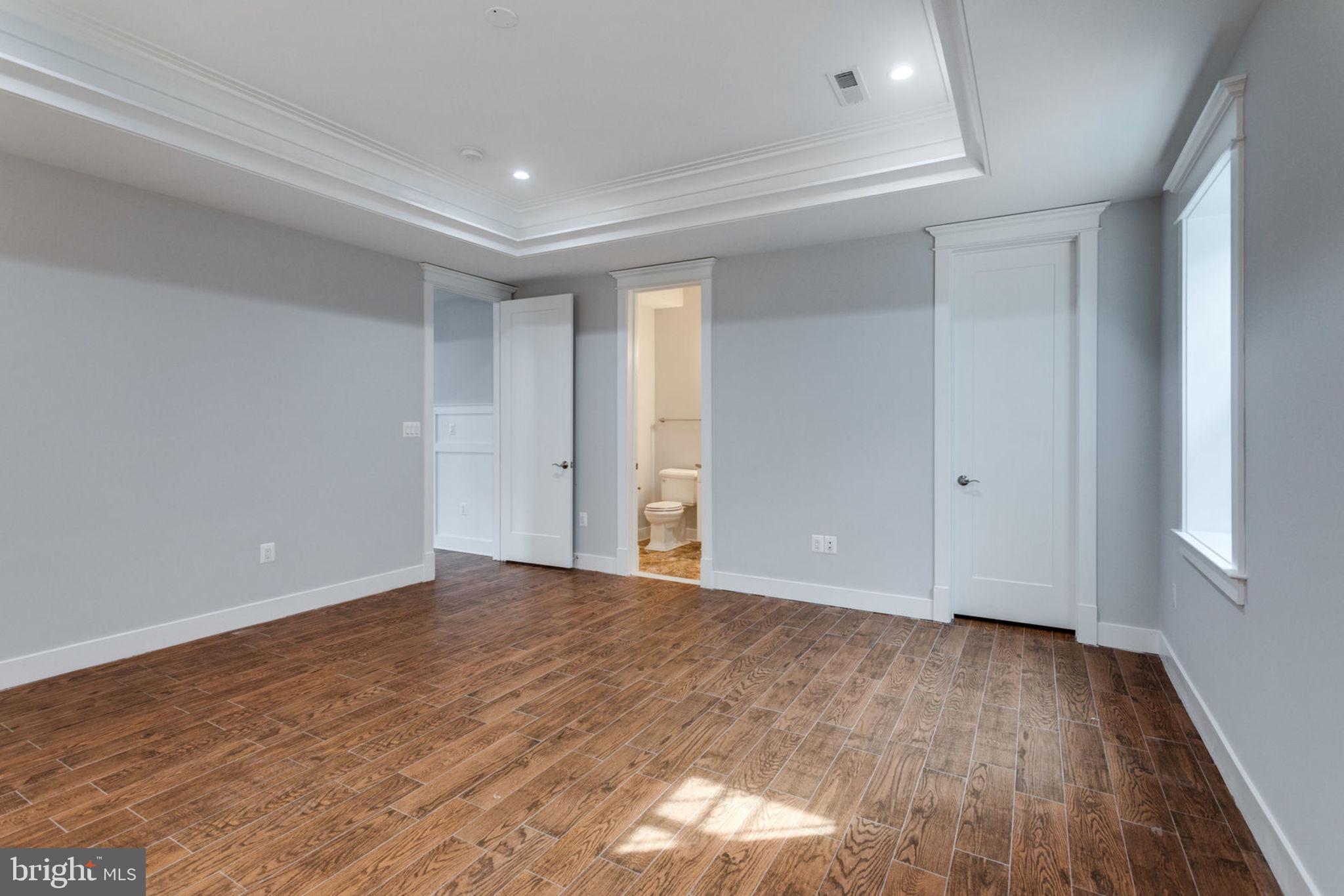 MCLEAN MANOR - Residential