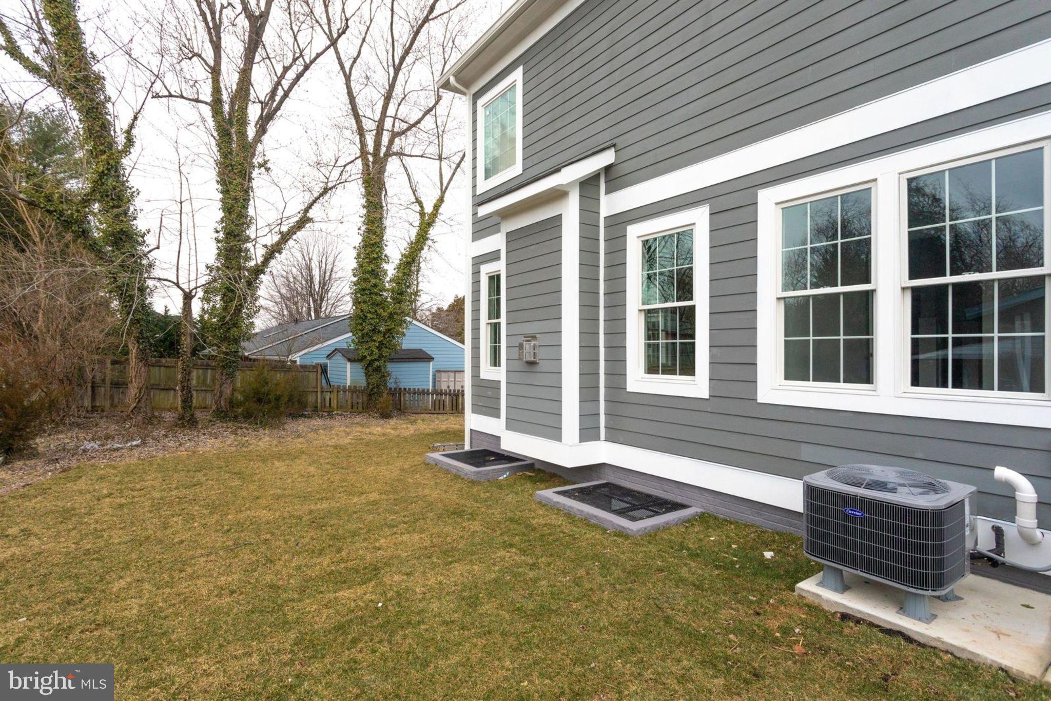 MCLEAN MANOR - Residential