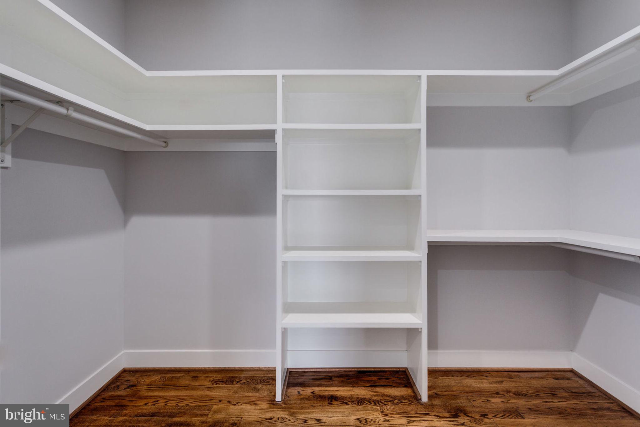 MCLEAN MANOR - Residential