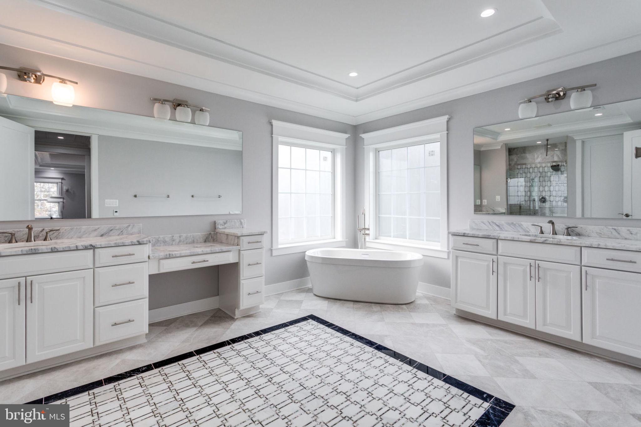 MCLEAN MANOR - Residential