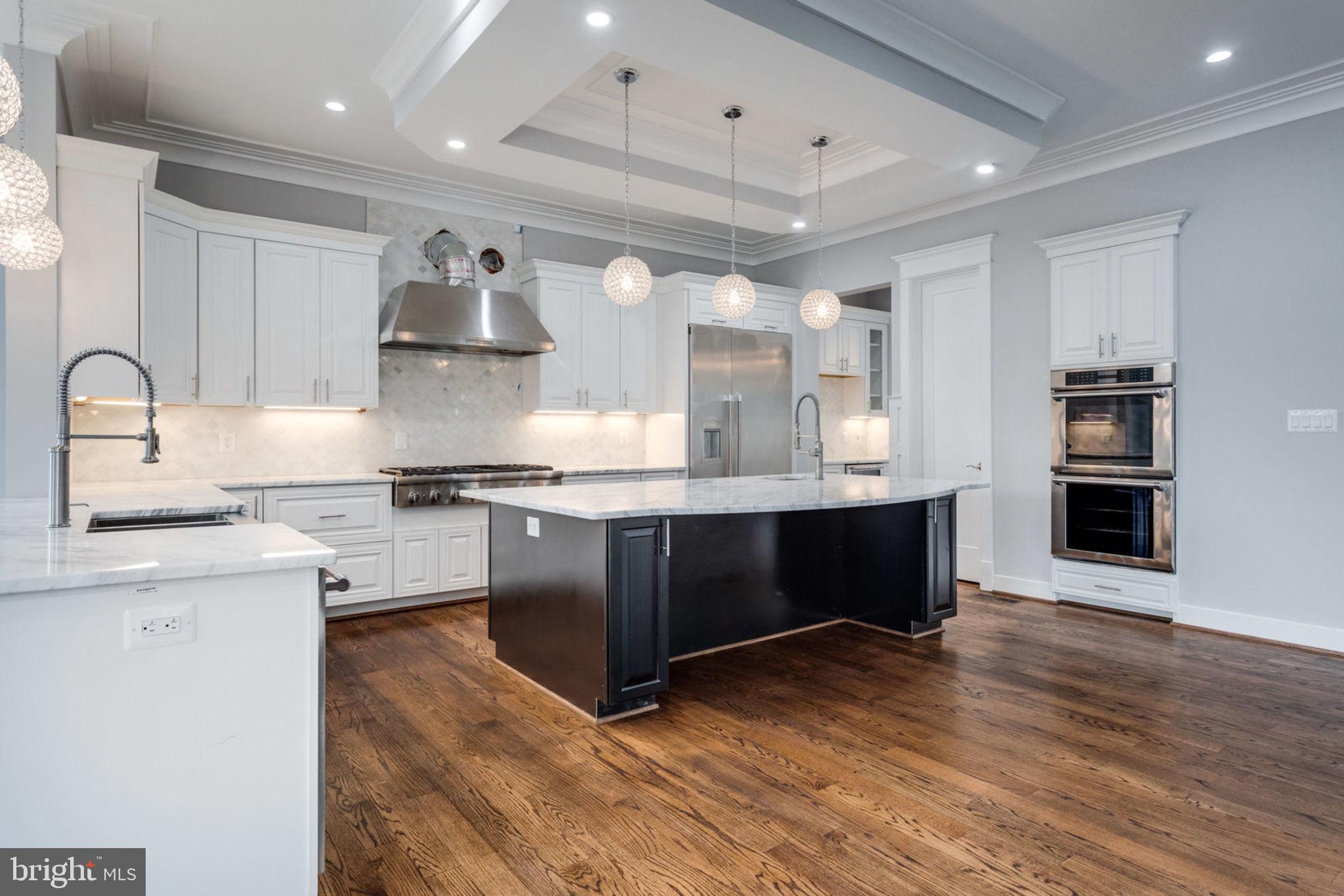 MCLEAN MANOR - Residential