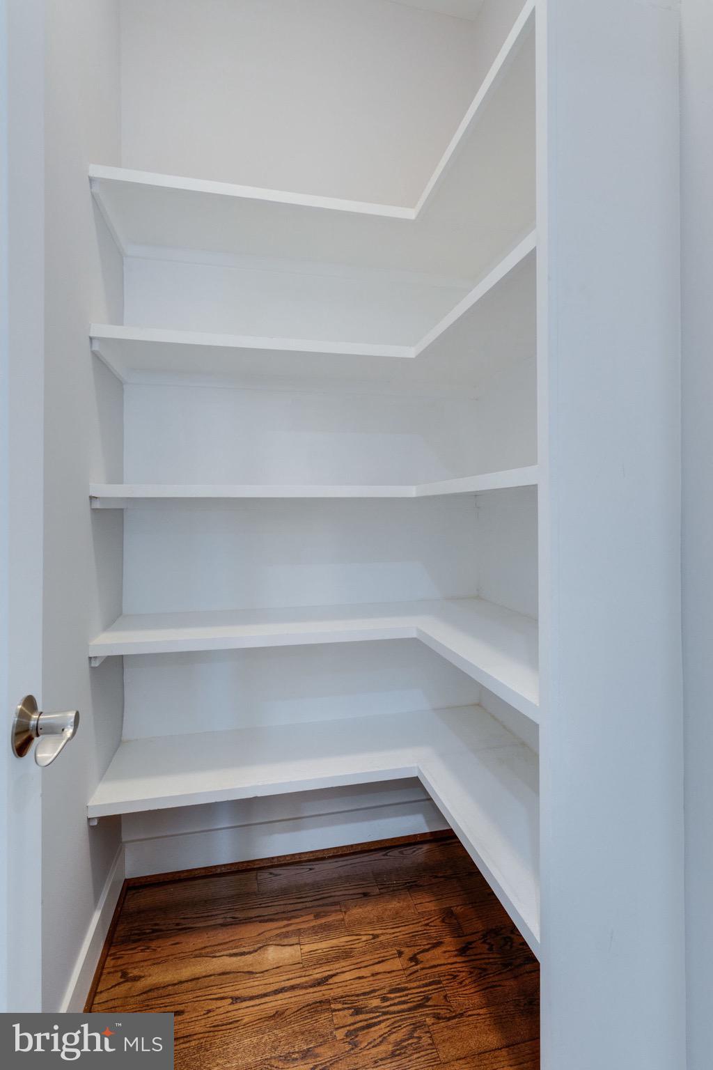 MCLEAN MANOR - Residential