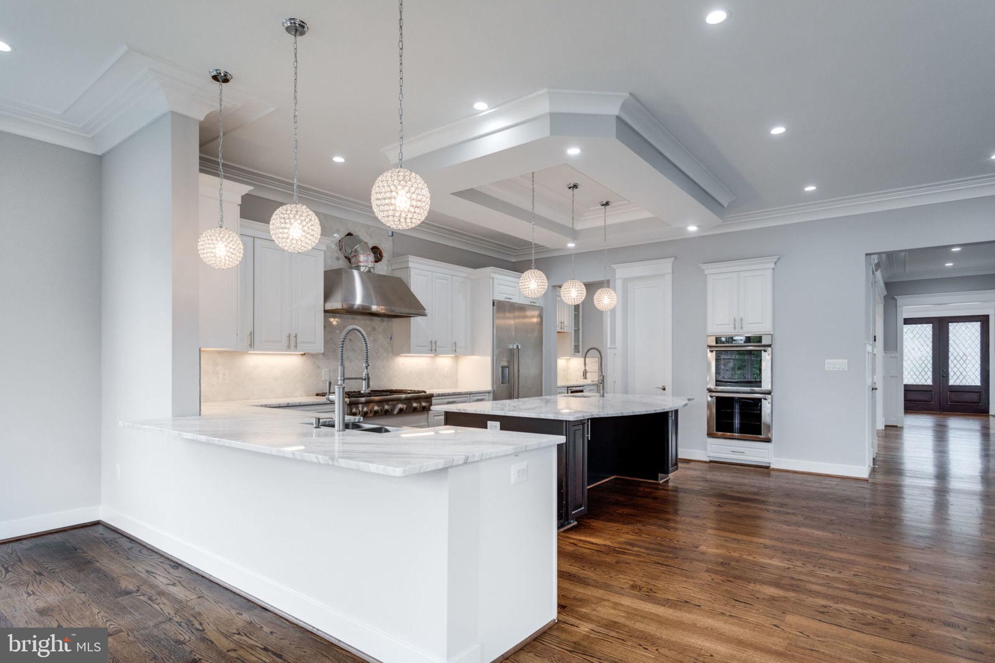 MCLEAN MANOR - Residential