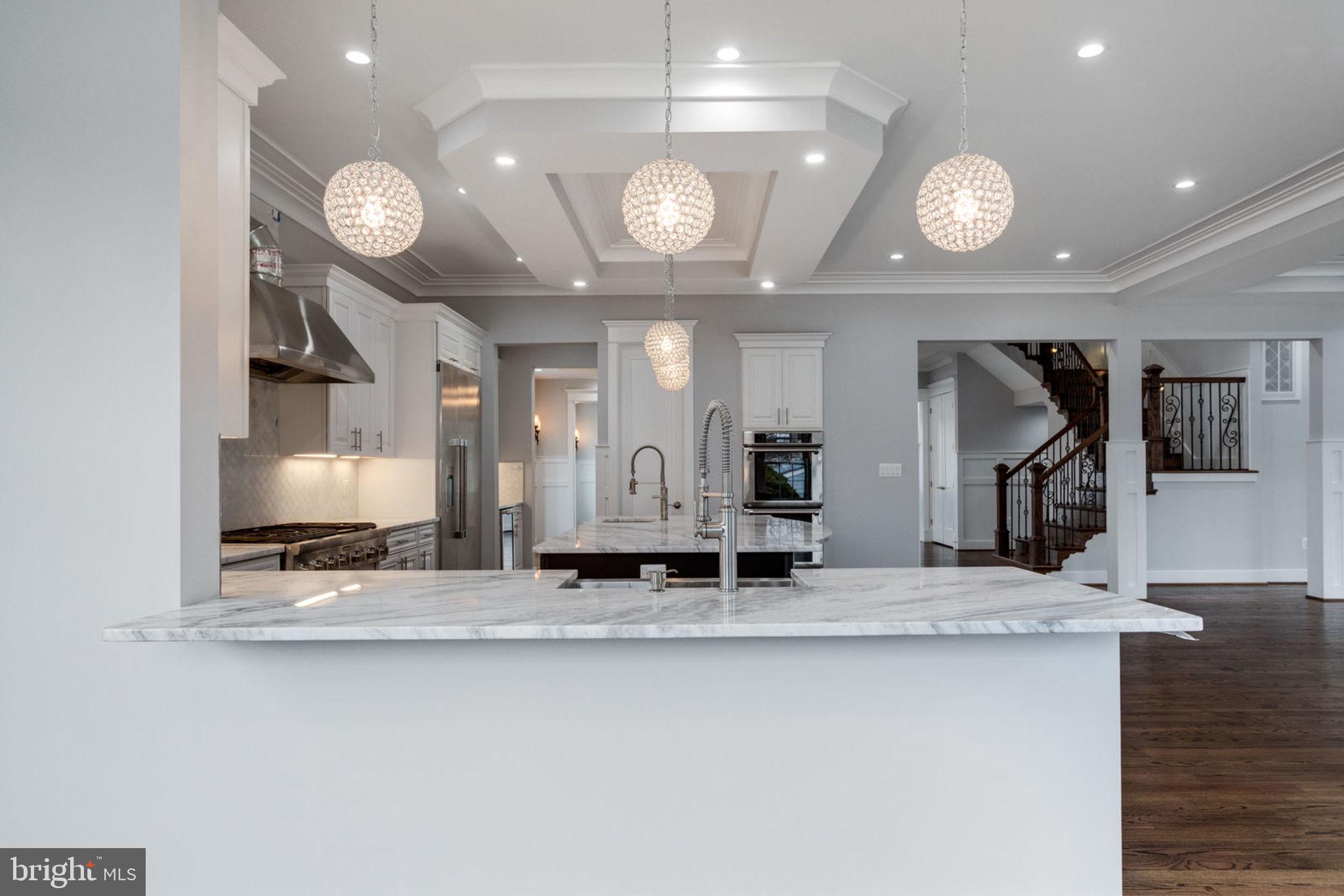 MCLEAN MANOR - Residential