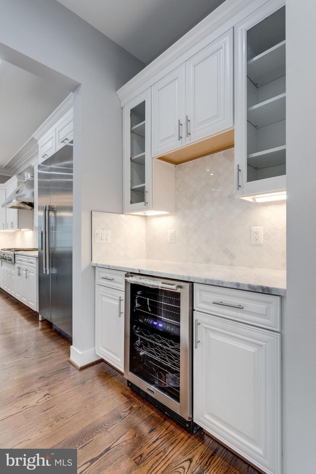 MCLEAN MANOR - Residential