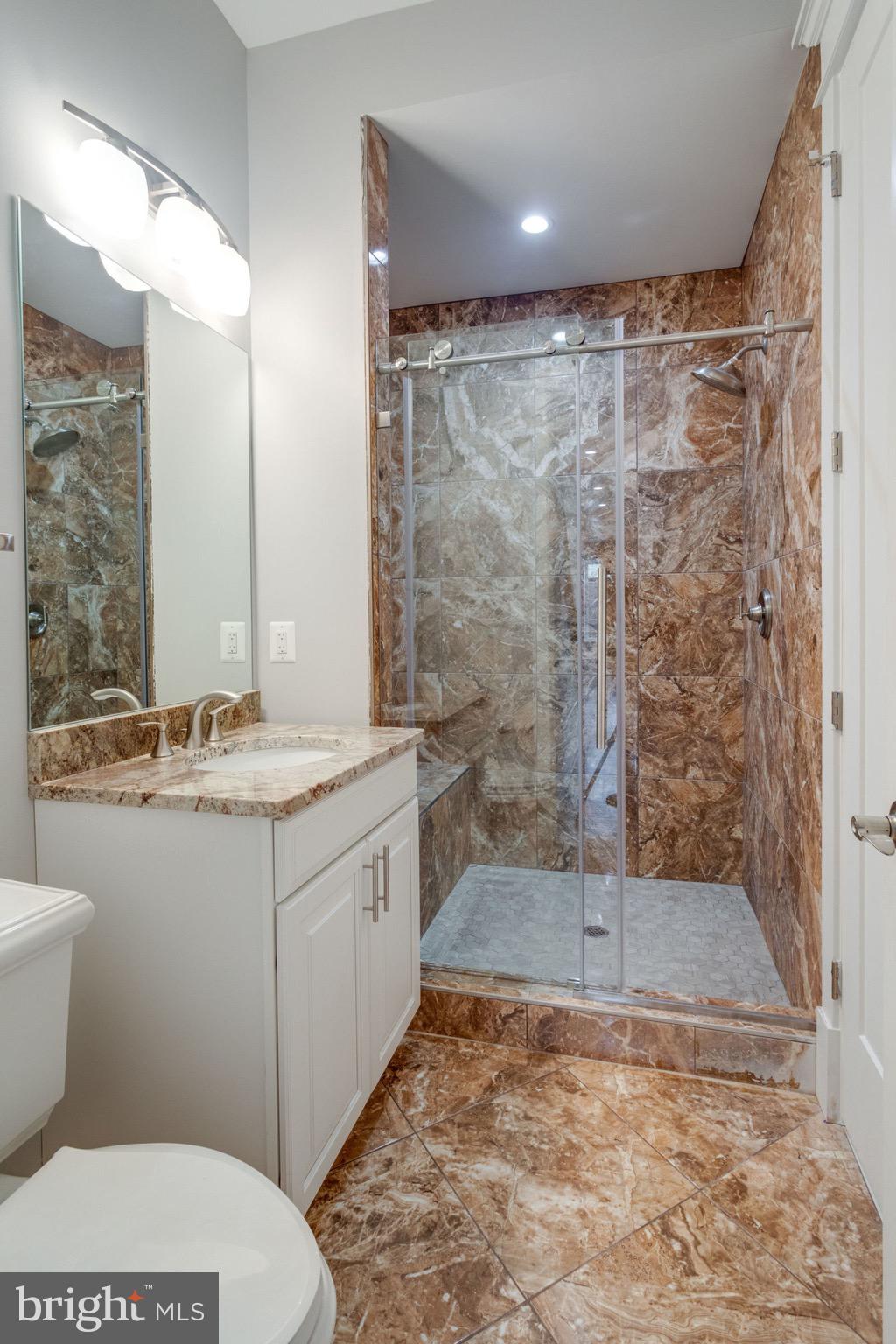 MCLEAN MANOR - Residential