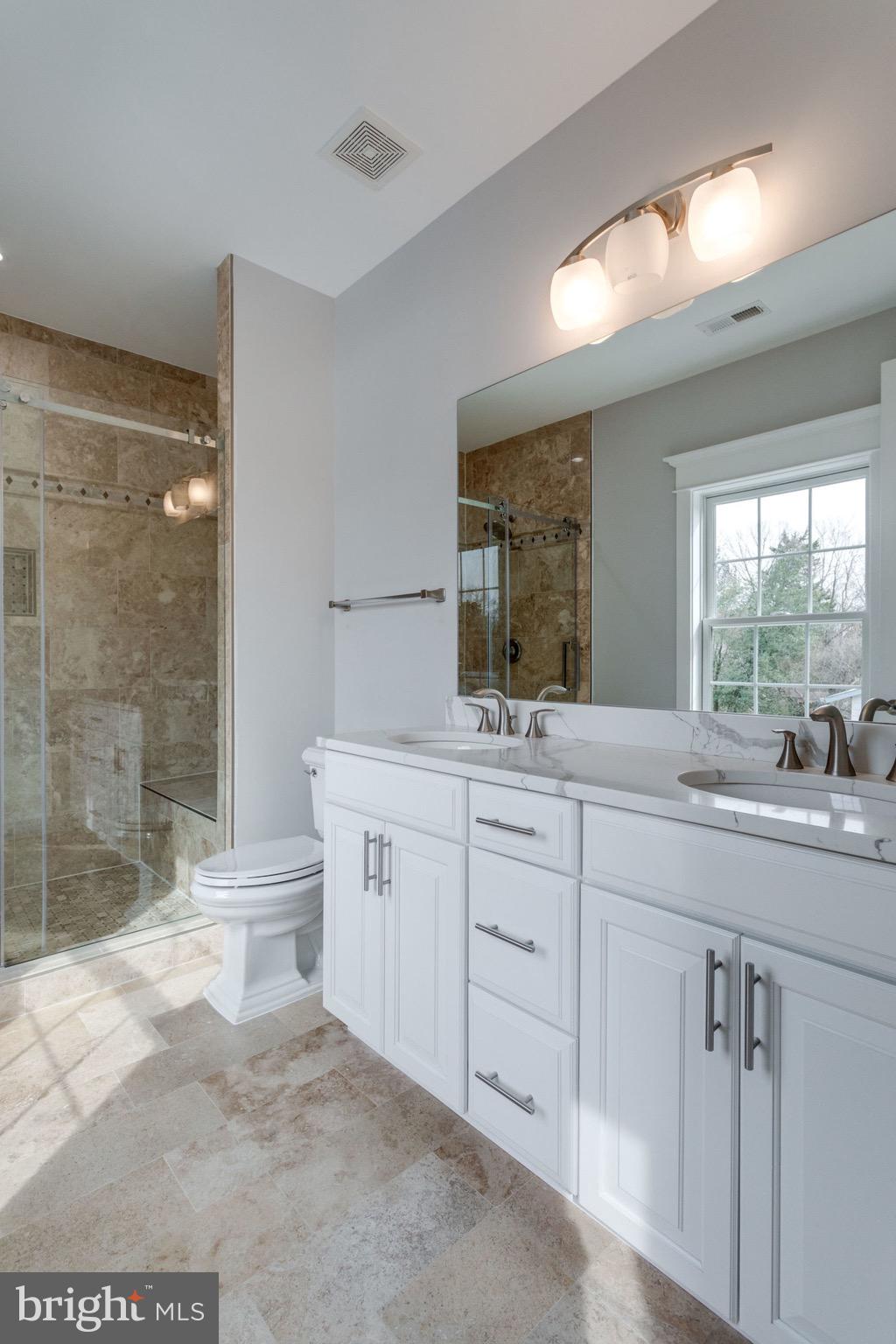 MCLEAN MANOR - Residential