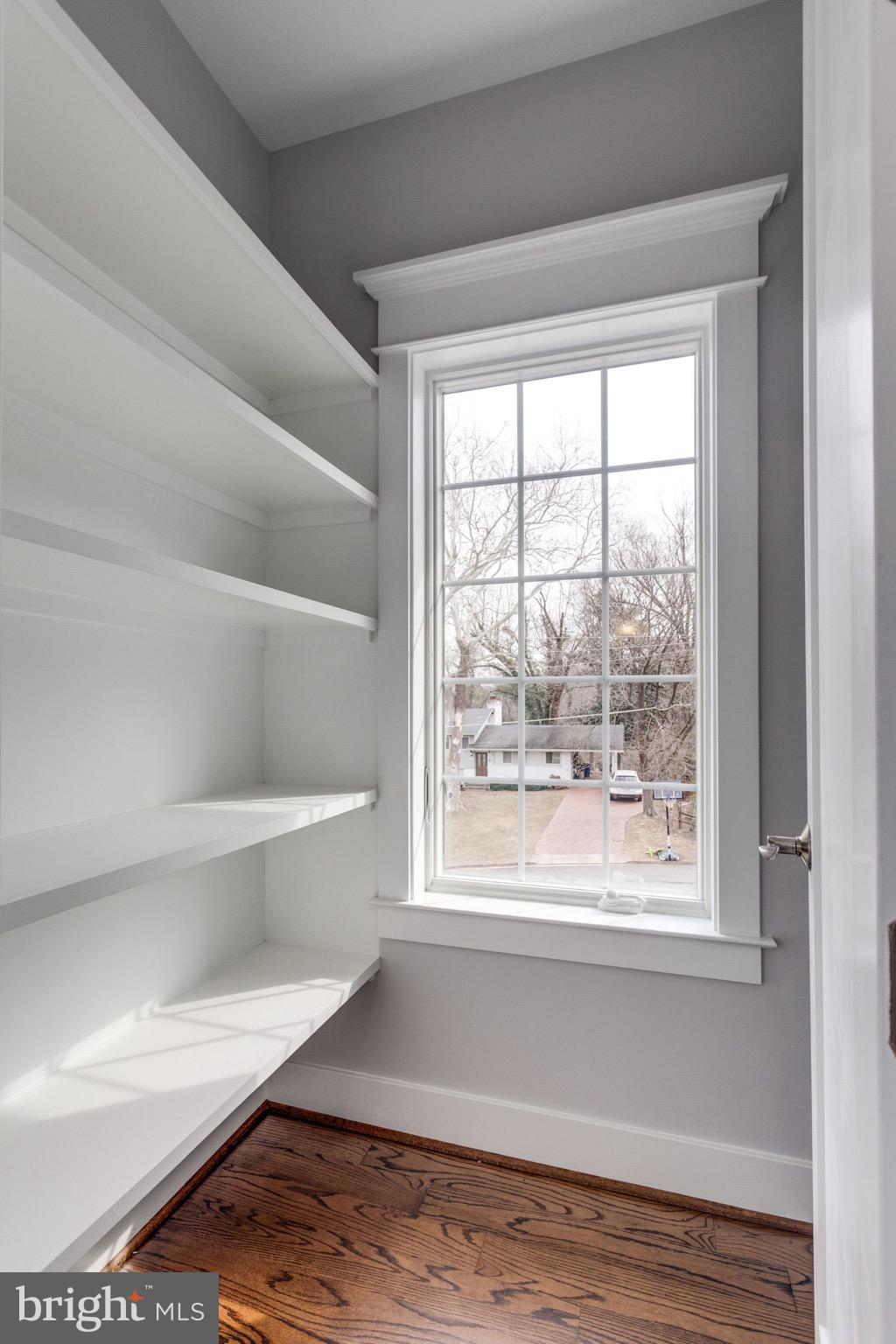 MCLEAN MANOR - Residential