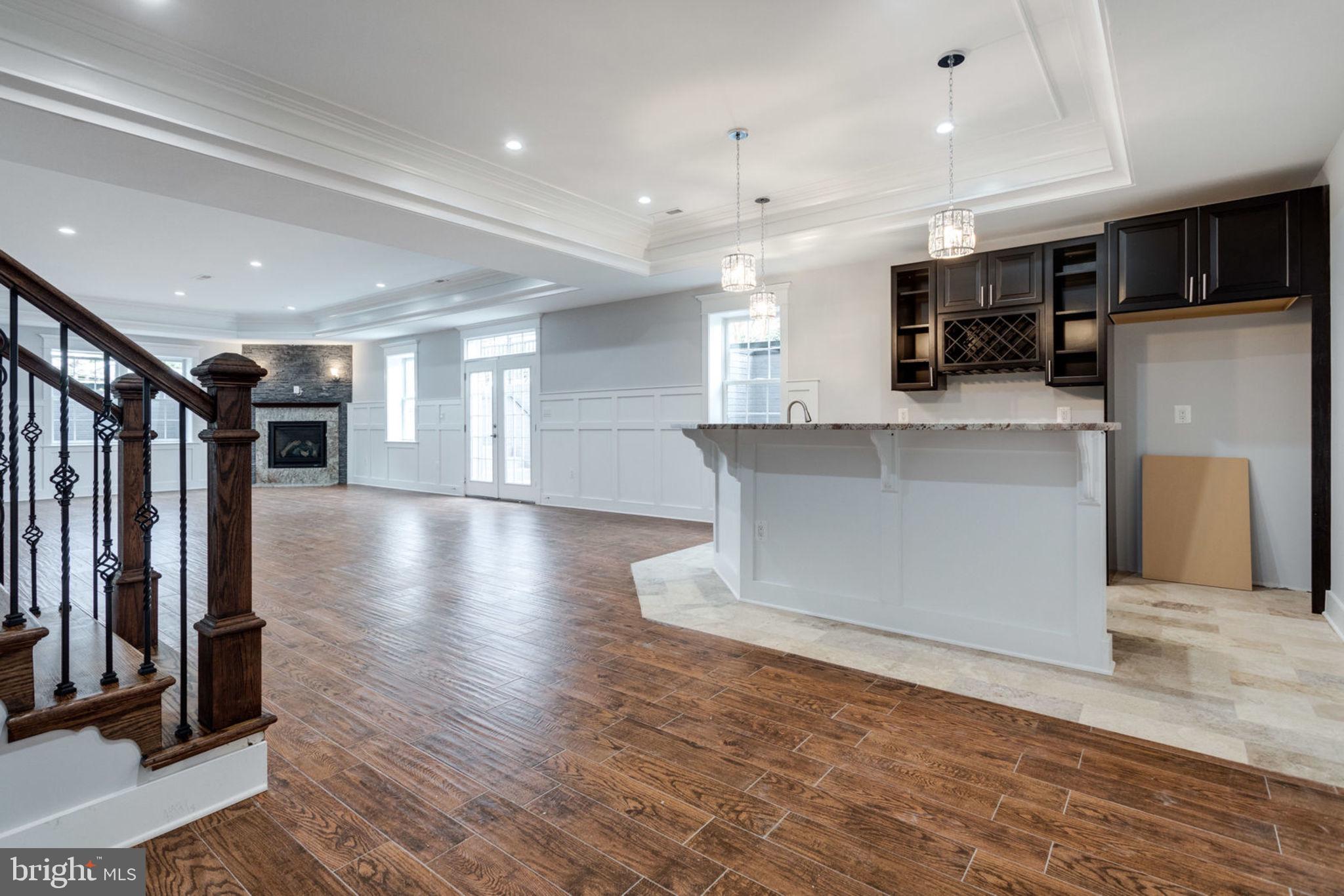 MCLEAN MANOR - Residential