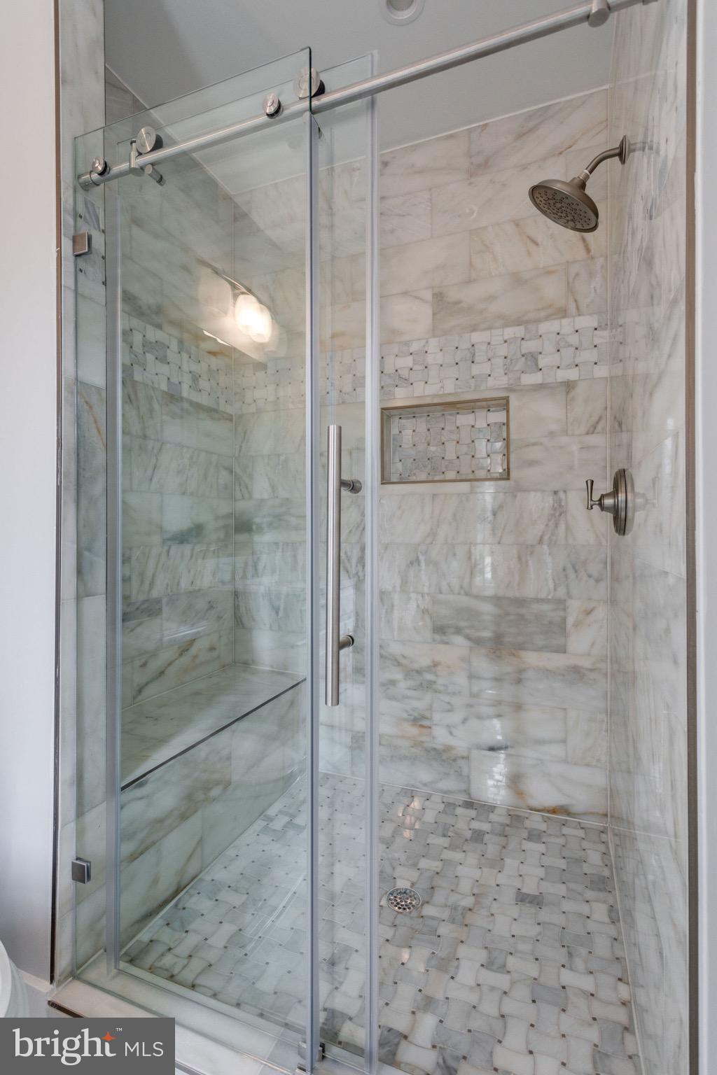 MCLEAN MANOR - Residential