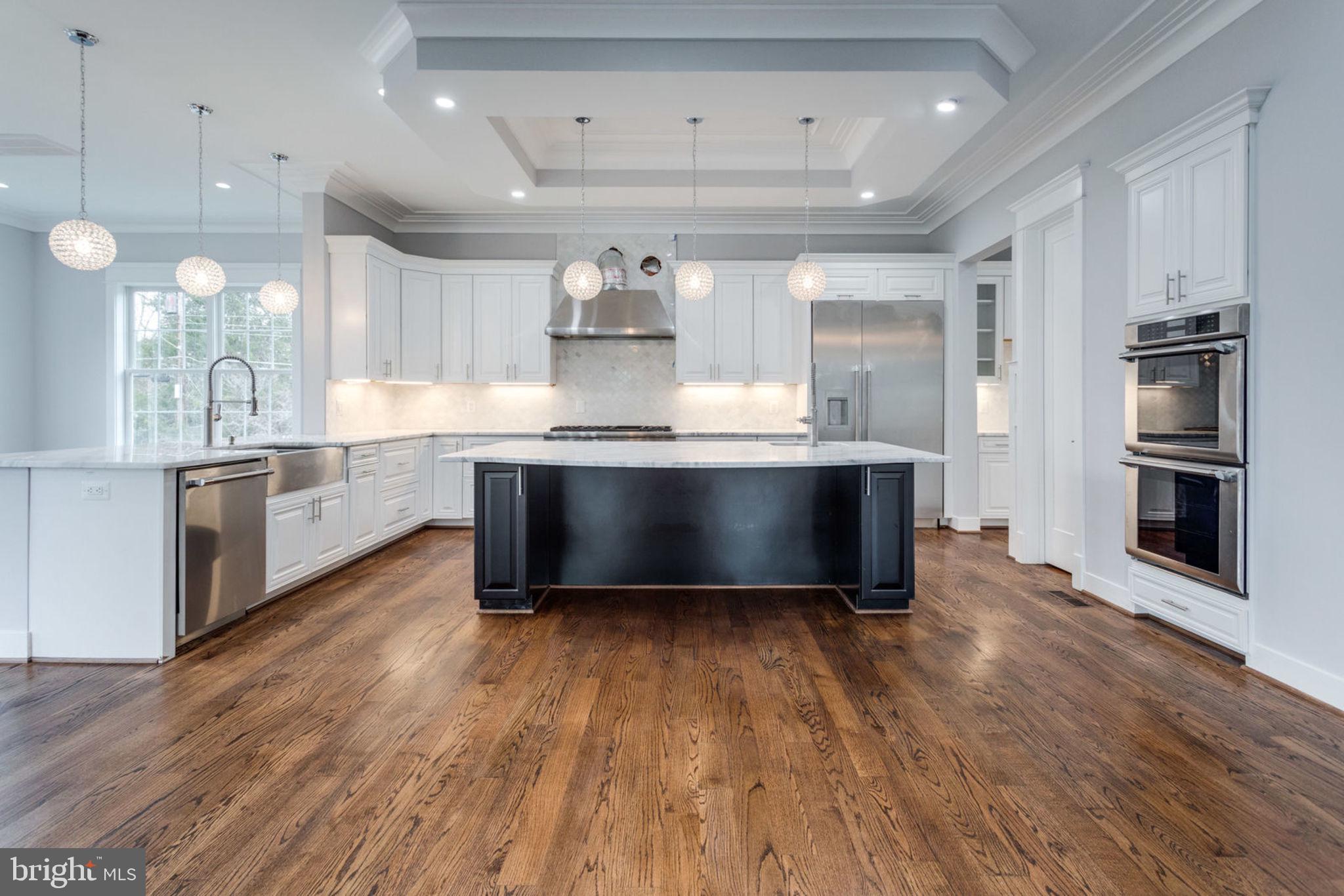 MCLEAN MANOR - Residential