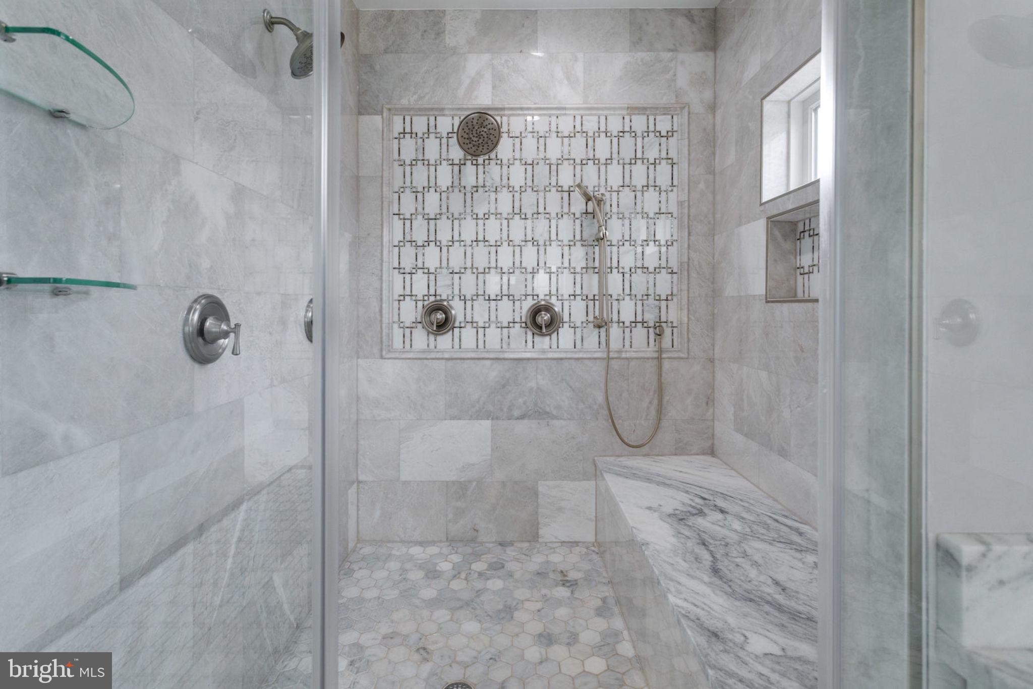 MCLEAN MANOR - Residential